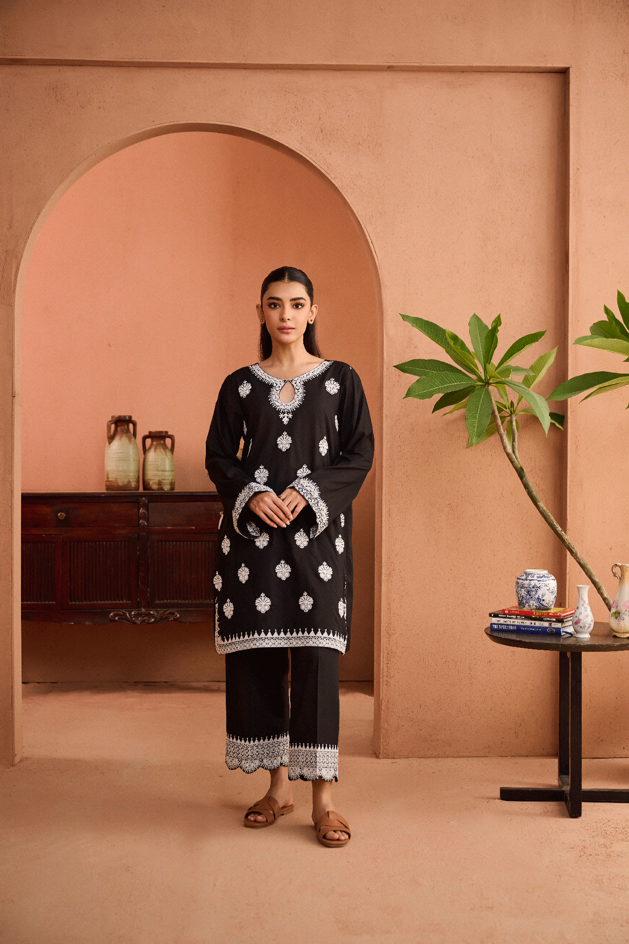 https://cdn.shopify.com/s/files/1/0587/3080/7460/files/dhanak-moharram33754.gif?v=1736414174
