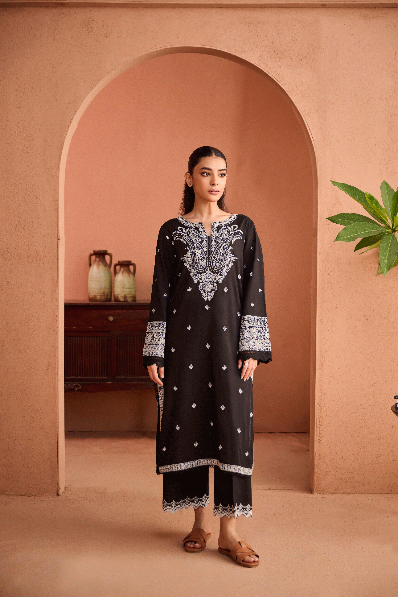 https://cdn.shopify.com/s/files/1/0587/3080/7460/files/dhanak-moharram33829.gif?v=1736414201