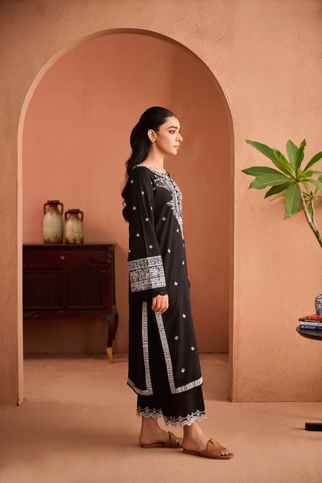 https://cdn.shopify.com/s/files/1/0587/3080/7460/files/dhanak-moharram33833.gif?v=1736414201