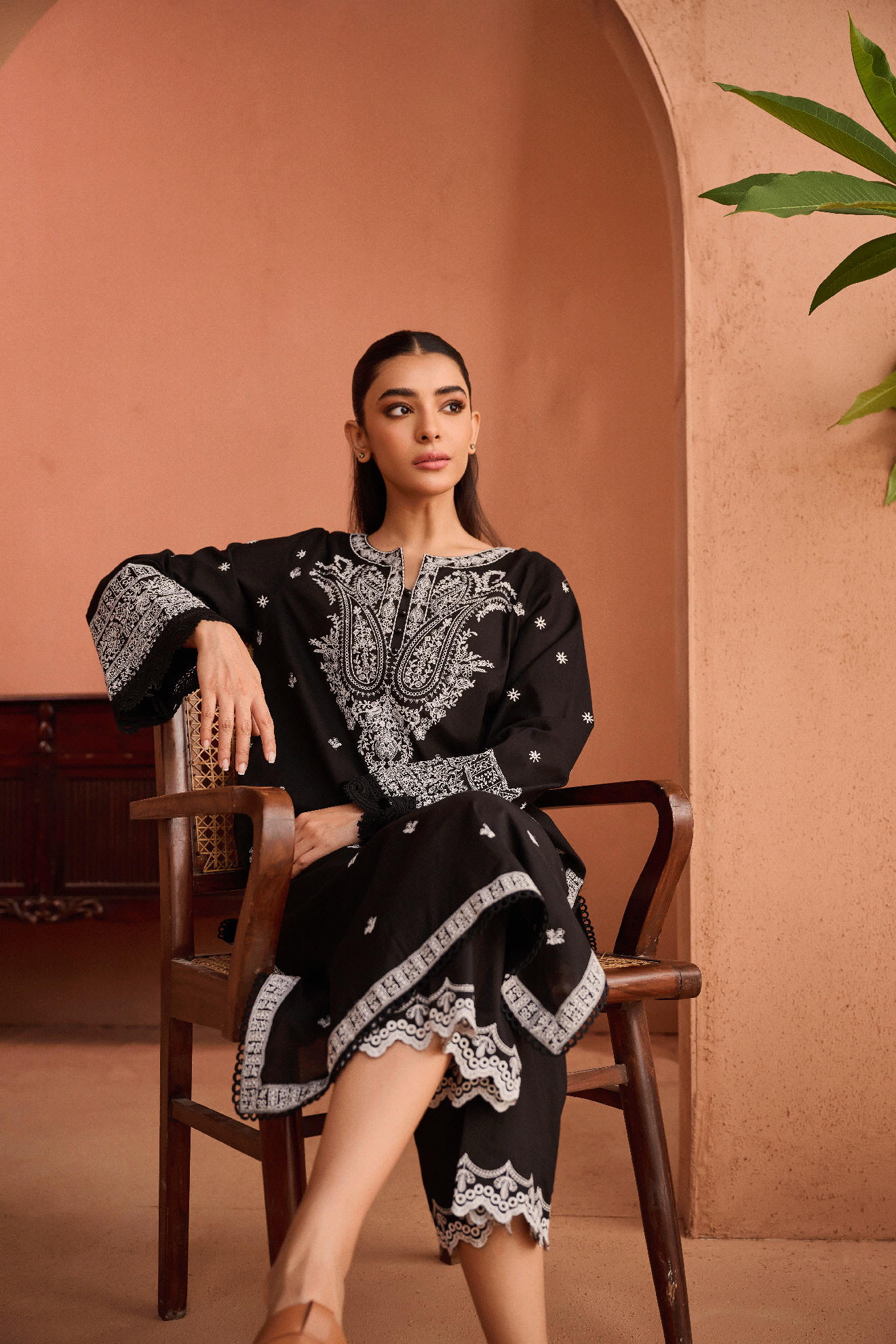 https://cdn.shopify.com/s/files/1/0587/3080/7460/files/dhanak-moharram33847.gif?v=1736414201