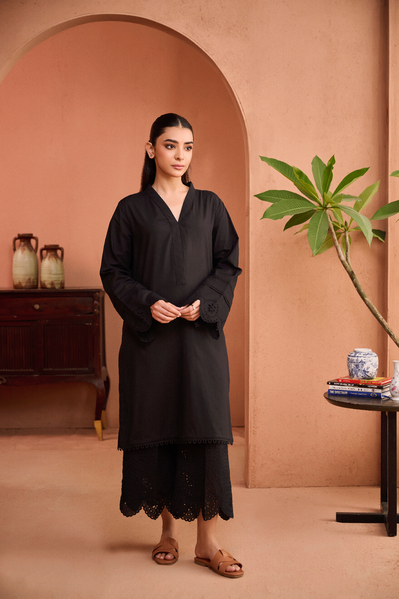 https://cdn.shopify.com/s/files/1/0587/3080/7460/files/dhanak-moharram33870_18bc9ee8-8696-4722-b78e-9c913dd6fa91.gif?v=1736414189