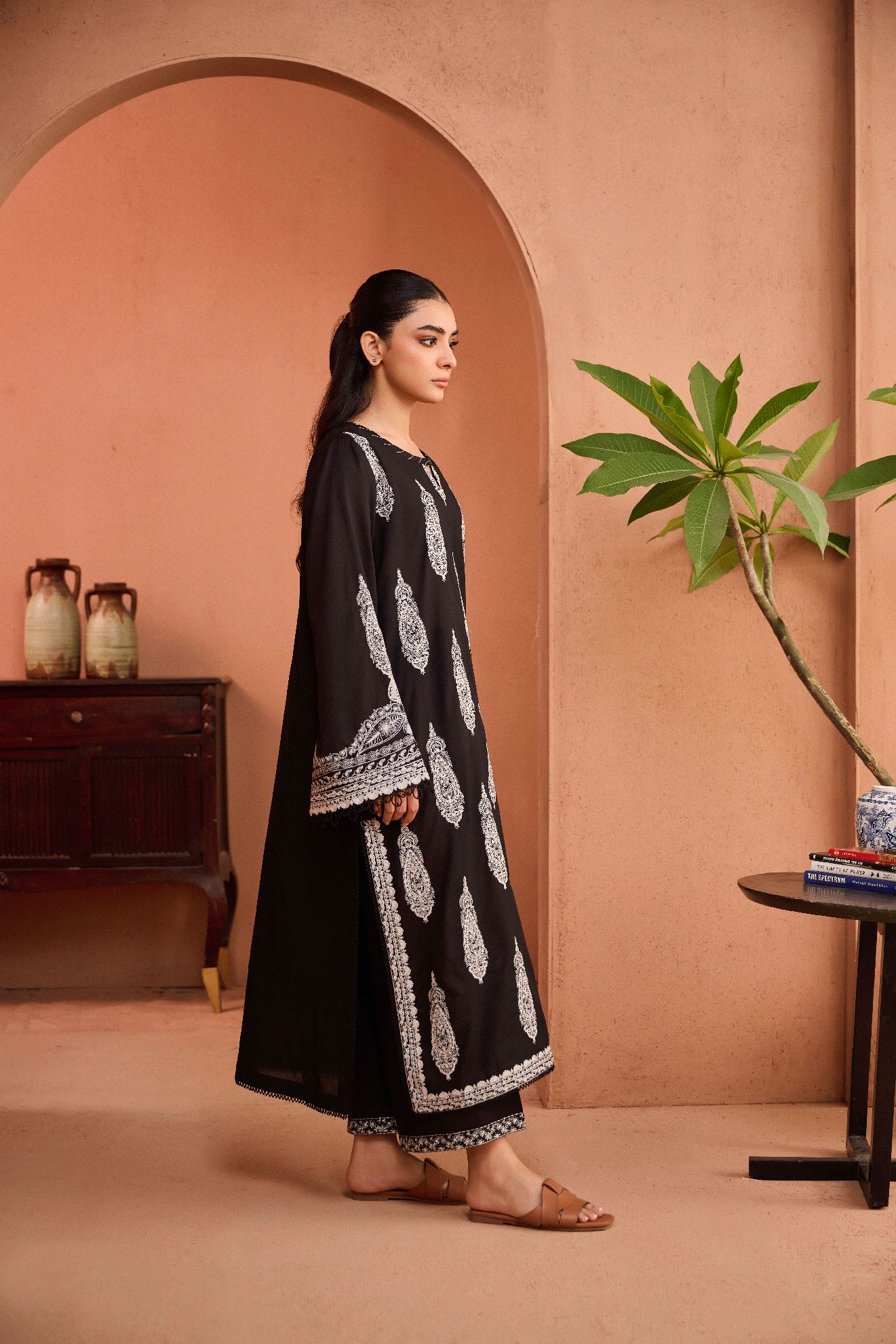 https://cdn.shopify.com/s/files/1/0587/3080/7460/files/dhanak-moharram33905.gif?v=1736414171