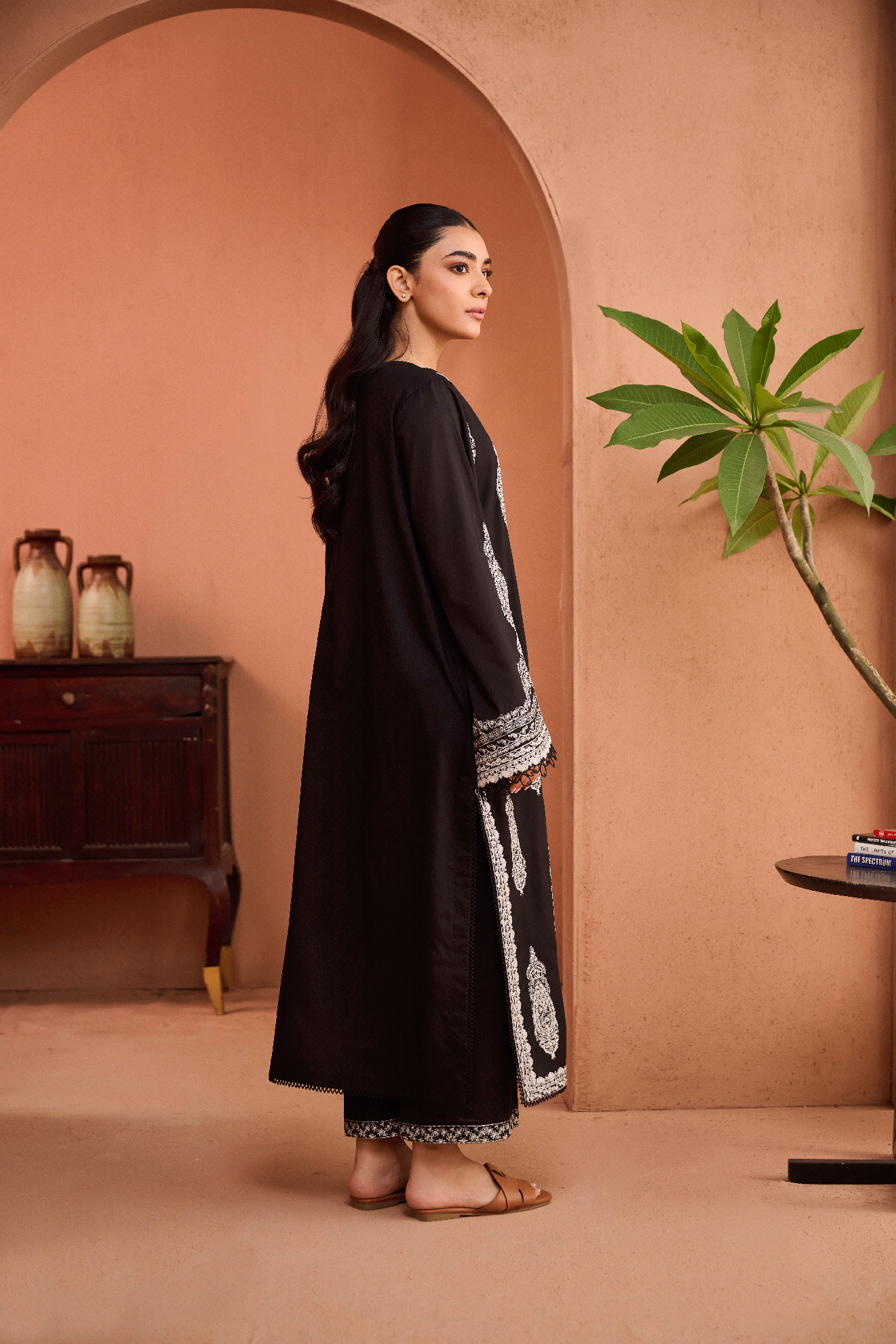https://cdn.shopify.com/s/files/1/0587/3080/7460/files/dhanak-moharram33912.gif?v=1736414172