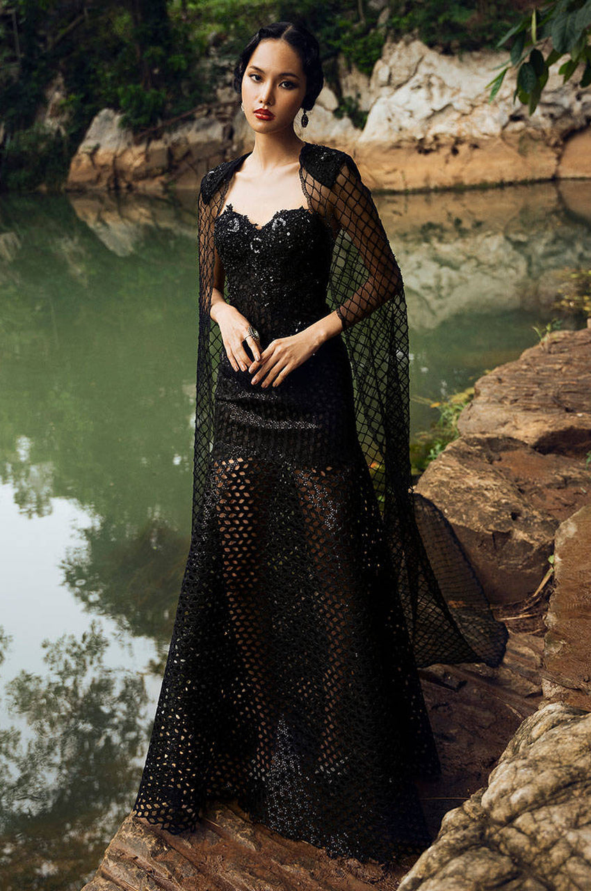 Black Valarie - Hood Cape