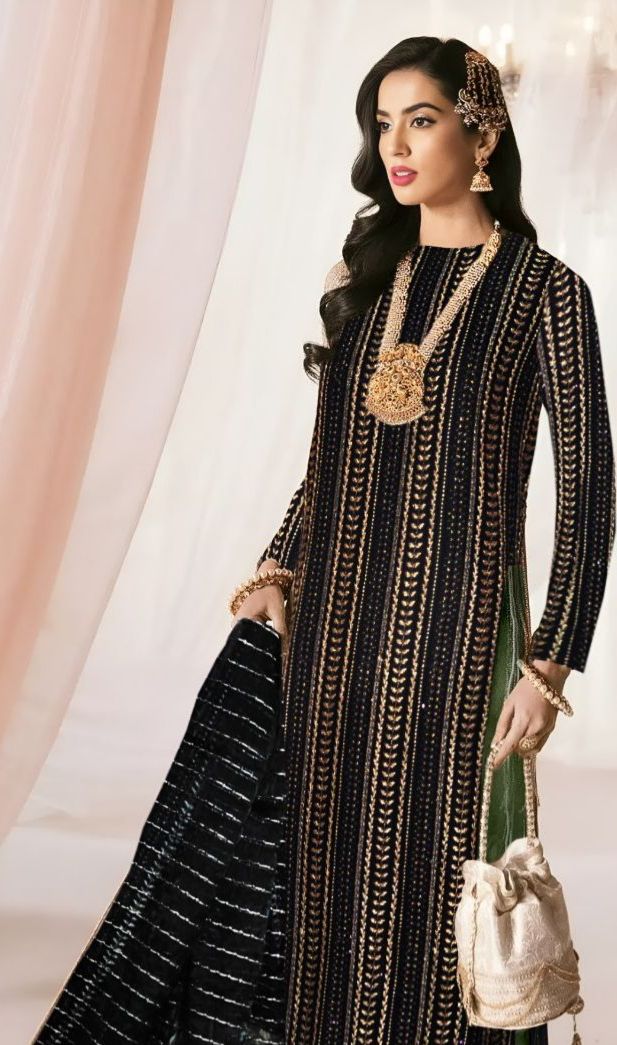 Nilofer Shahid – Ecstasy Style (Black & Gold)