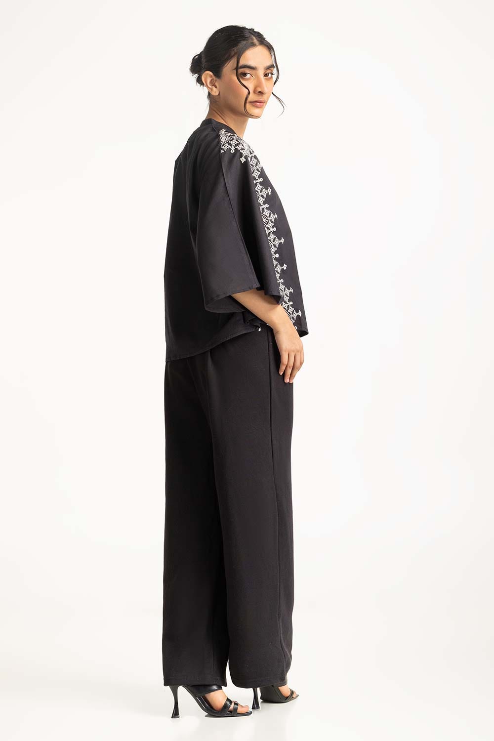 https://cdn.shopify.com/s/files/1/0706/3253/8159/files/embroidred_top_wm-cs-ss24-006_1.jpg?v=1758455775
