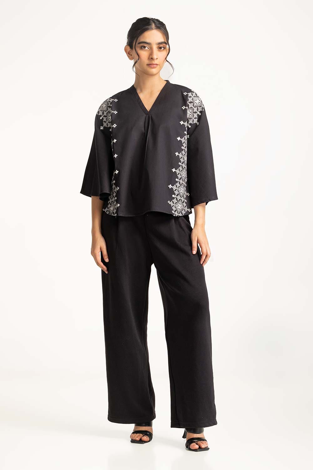 https://cdn.shopify.com/s/files/1/0706/3253/8159/files/embroidred_top_wm-cs-ss24-006_5.jpg?v=1758455775