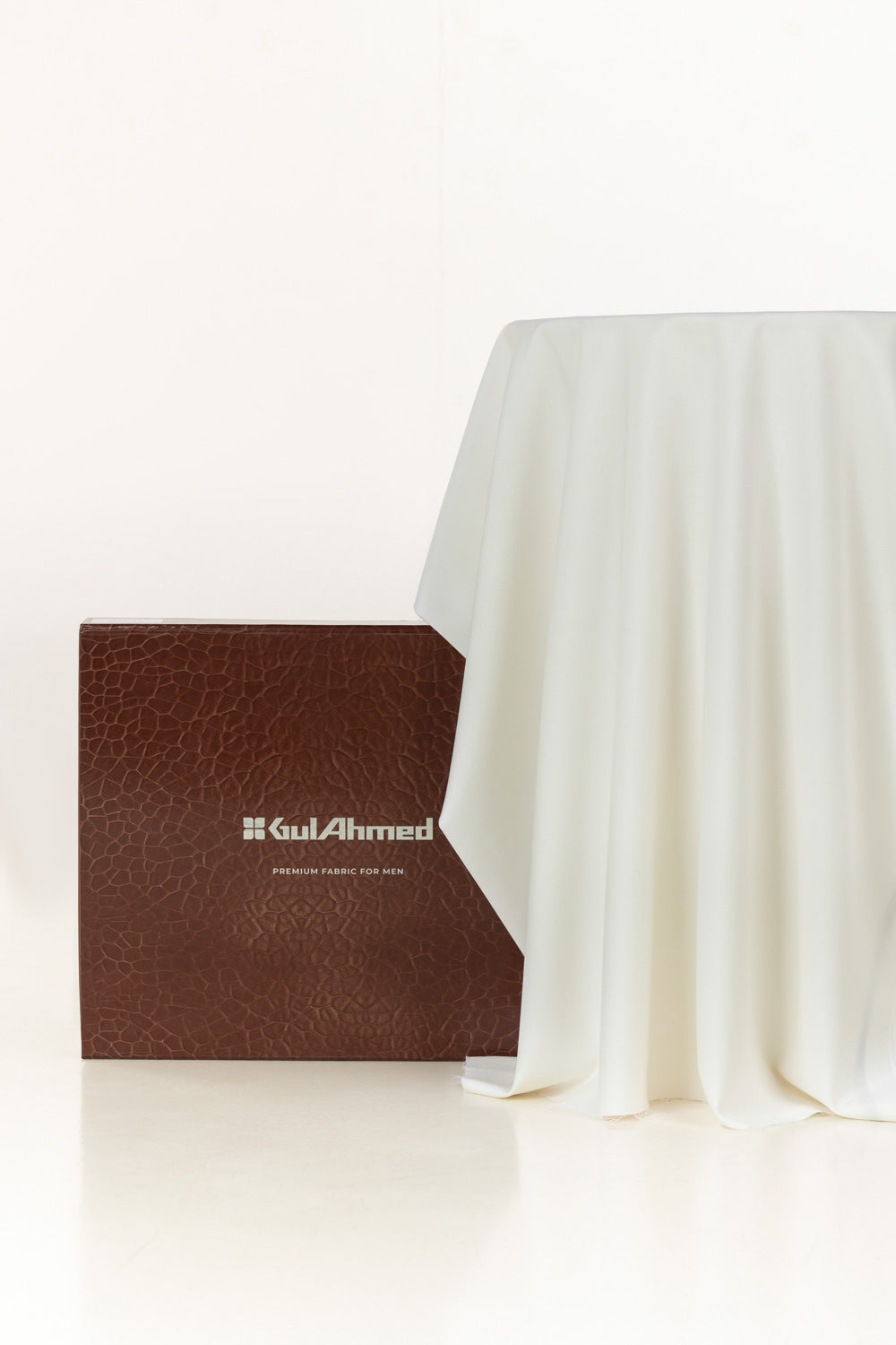 Essenza Unstitched Fabric Blended With Gift Box