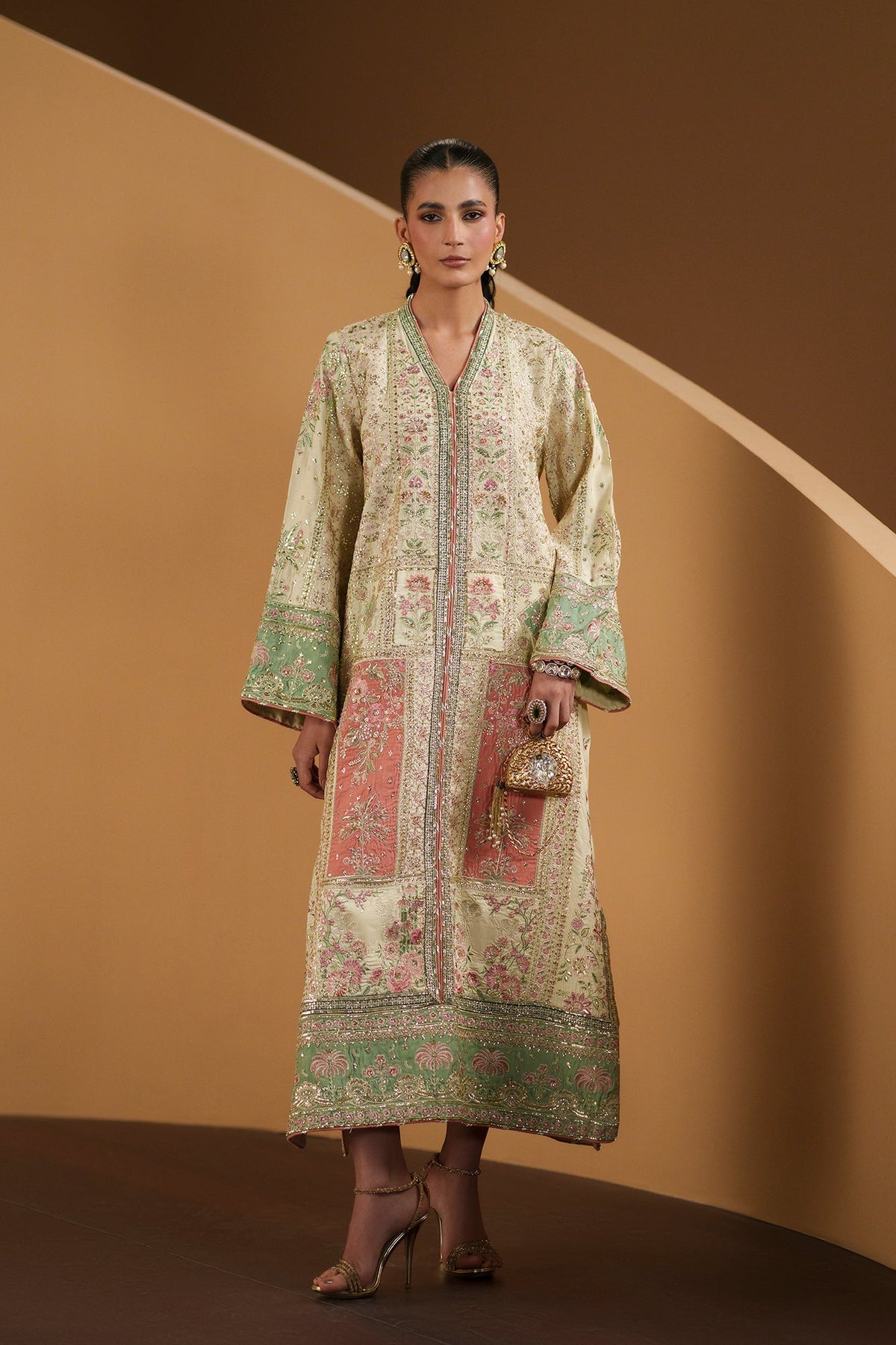 Ethnc – Antique White Embroidered Kaftan Style