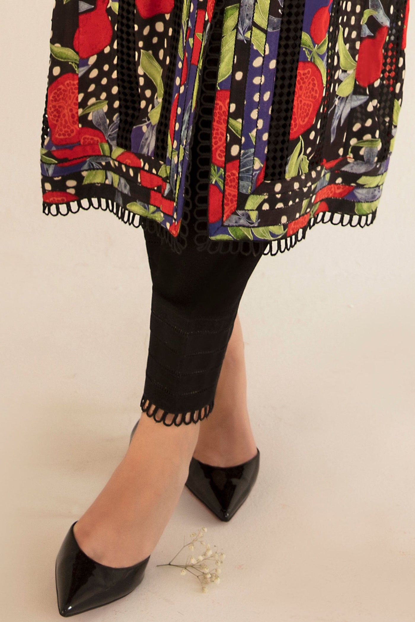https://cdn.shopify.com/s/files/1/1678/4755/products/etincelle-vitalsilktrousers-1600x2400_0004_1O9A7237.jpg?v=1679736638