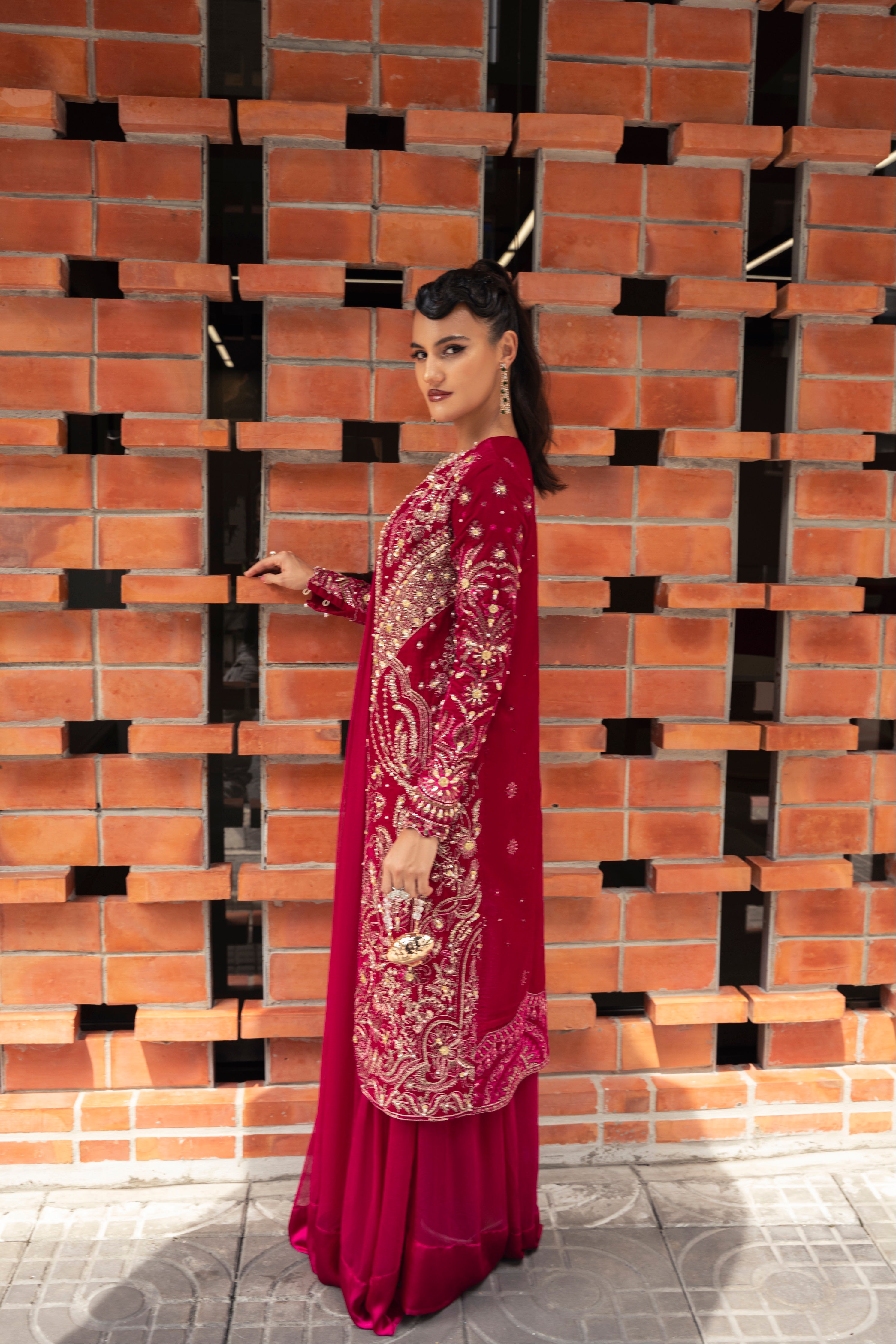 https://cdn.shopify.com/s/files/1/0523/4327/5696/files/eve-velvet-jacket-chiffon-inner-dress-mysie-6.jpg?v=1761061216