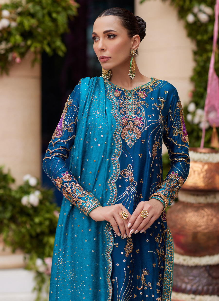Farah Talib Aziz – Nihal Teal Style