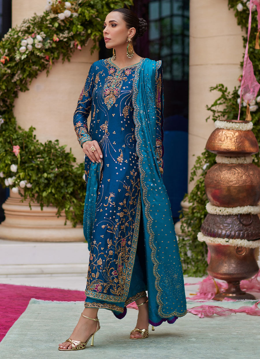 Farah Talib Aziz – Nihal Teal Style