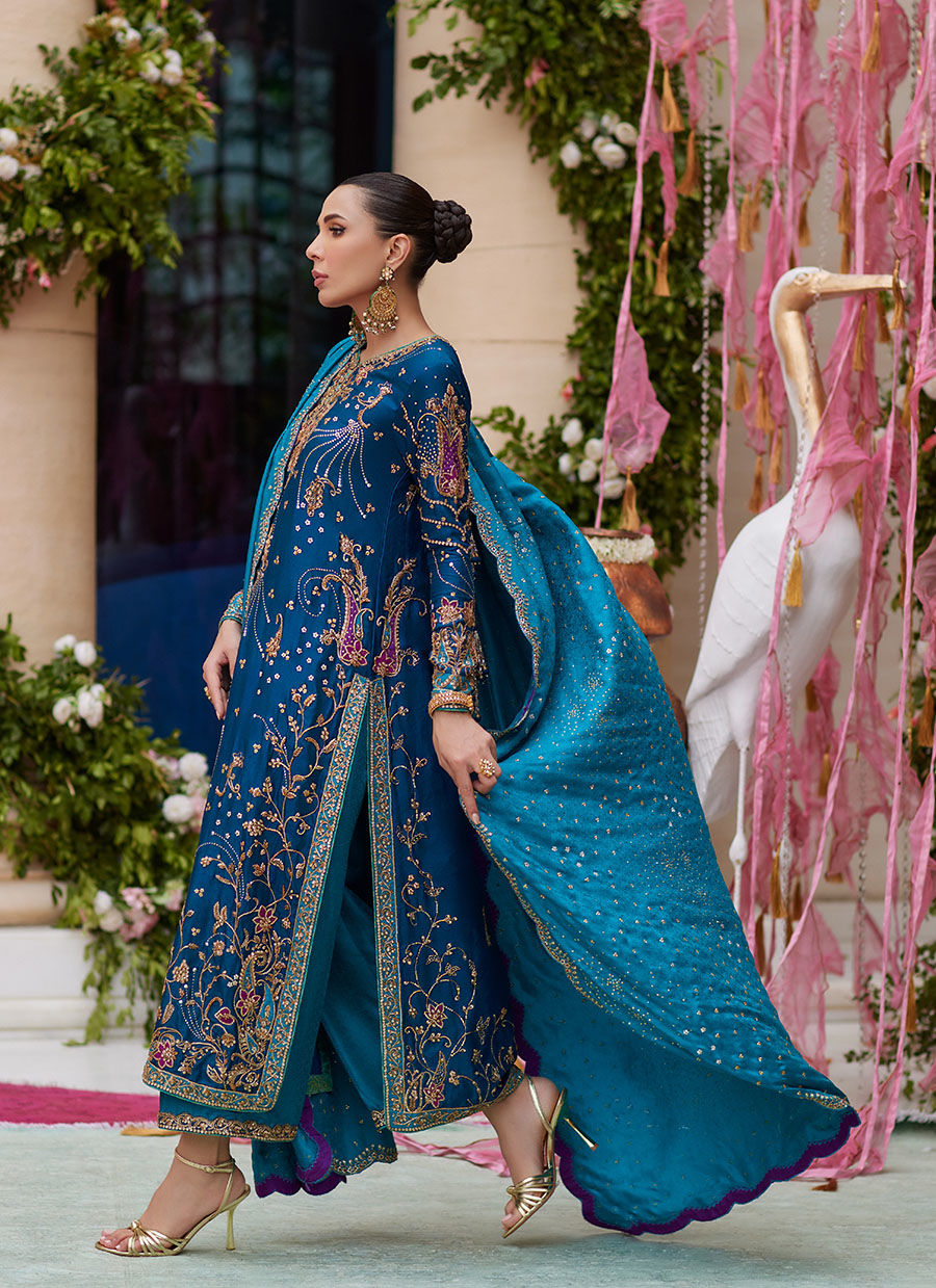 Farah Talib Aziz – Nihal Teal Style