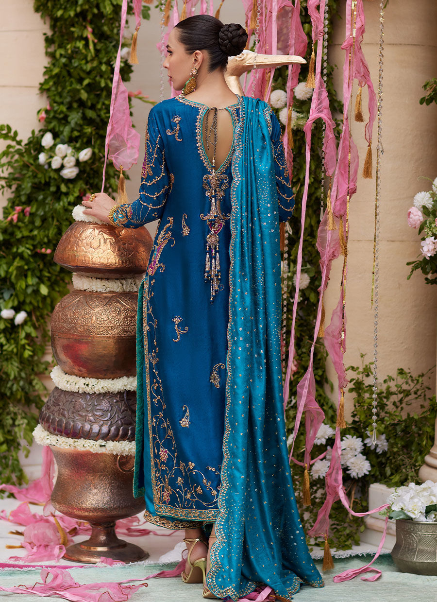 Farah Talib Aziz – Nihal Teal Style