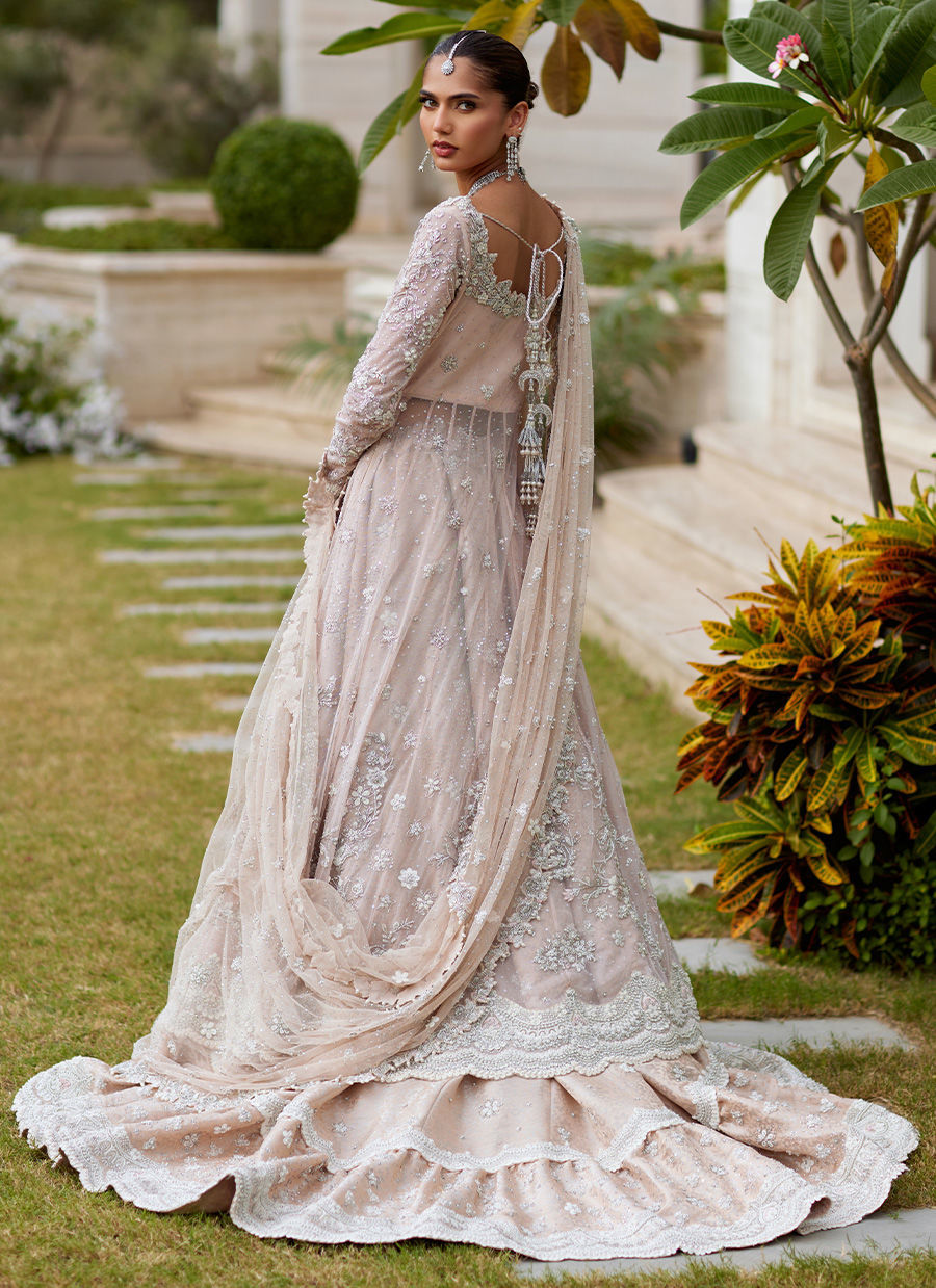 Farah Talib Aziz – Shahnoor Pale Pink Style