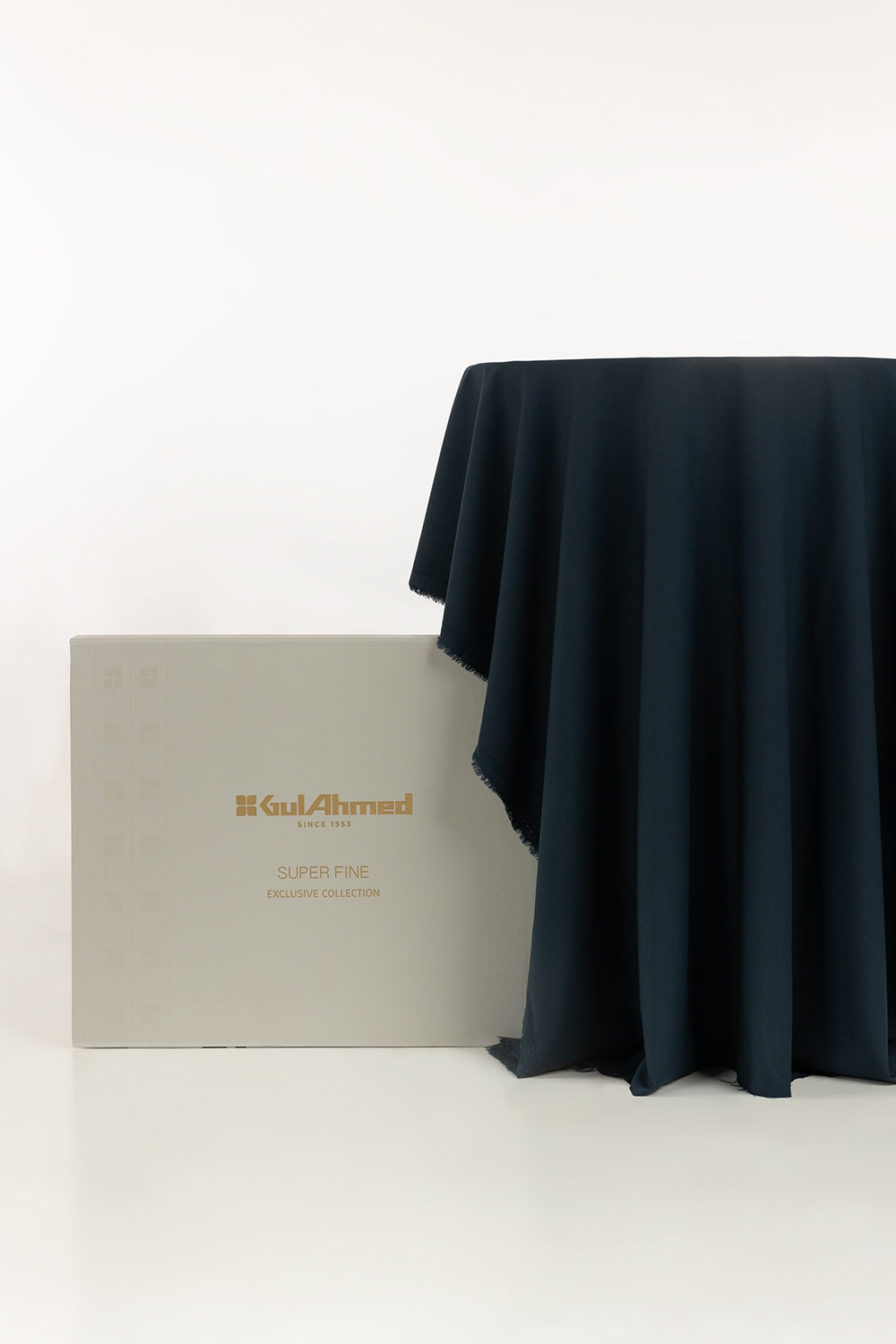 Faramond Unstitched Fabric Blended With Gift Box