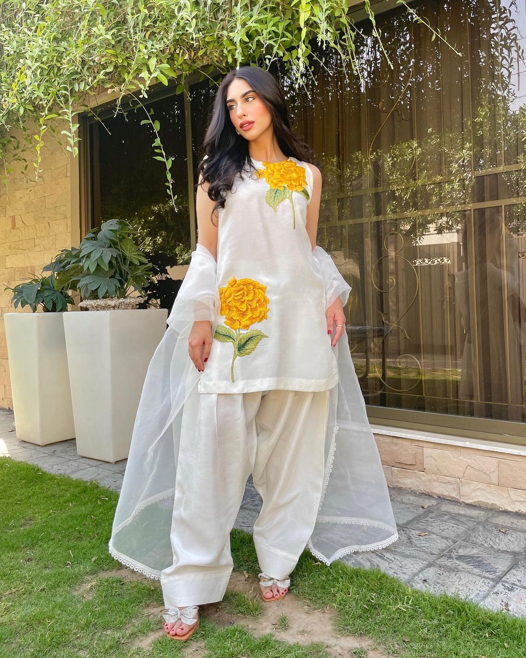 Flories White-Semi Festive'25