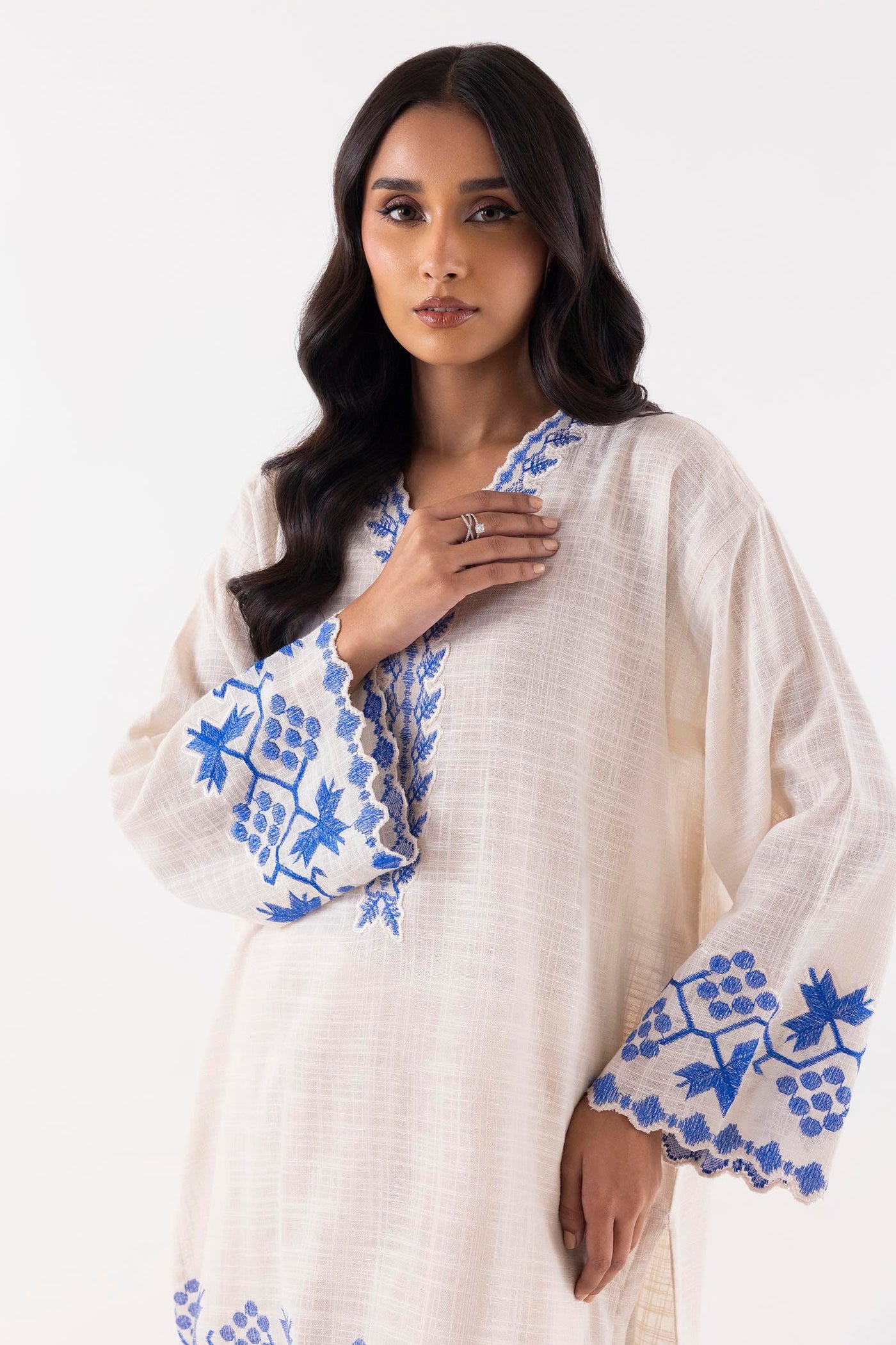 https://cdn.shopify.com/s/files/1/0740/1753/8280/files/fw24sge572_3.jpg?v=1756732739
