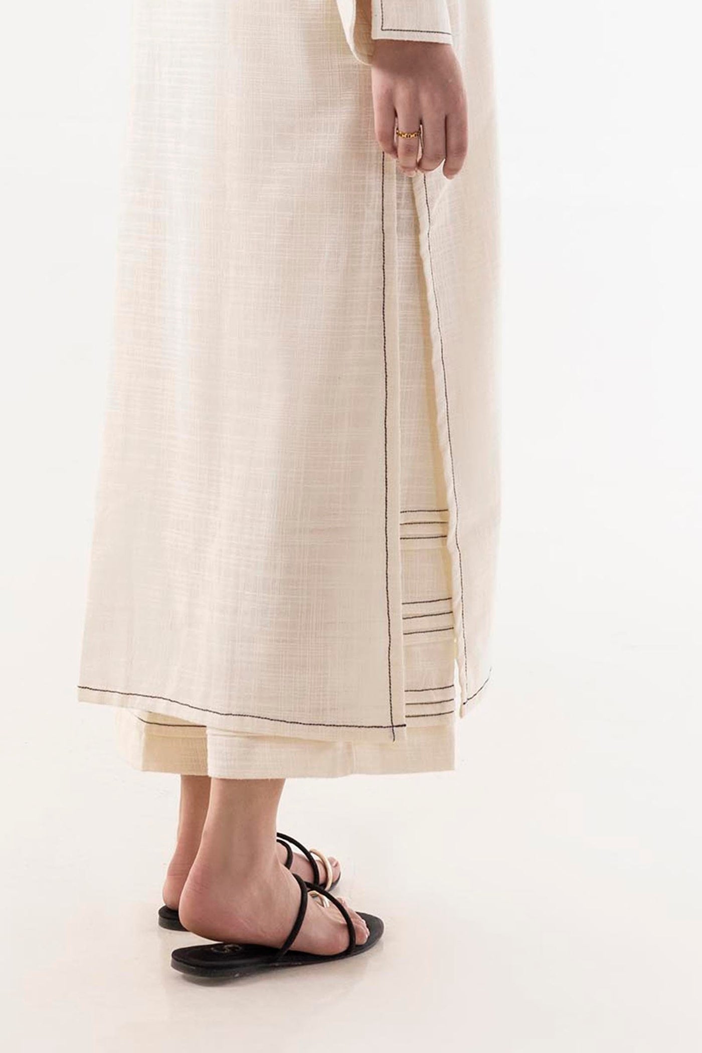 https://cdn.shopify.com/s/files/1/0740/1753/8280/files/fw24tsge504_2_4f3d17fb-3d40-4c0e-b89a-3123c95fa815.jpg?v=1756732712