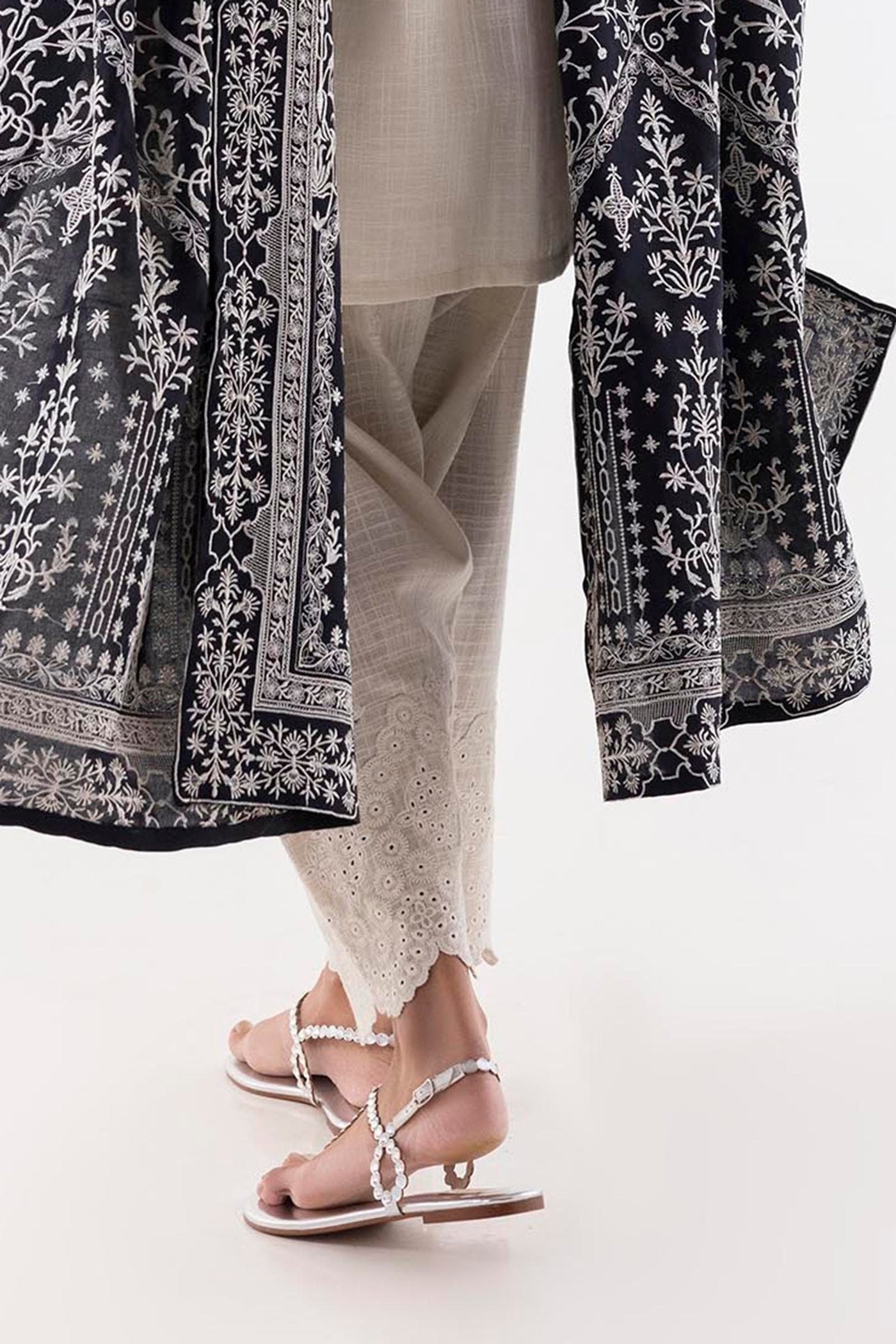 https://cdn.shopify.com/s/files/1/0740/1753/8280/files/fw24tsge570_2.jpg?v=1756732700