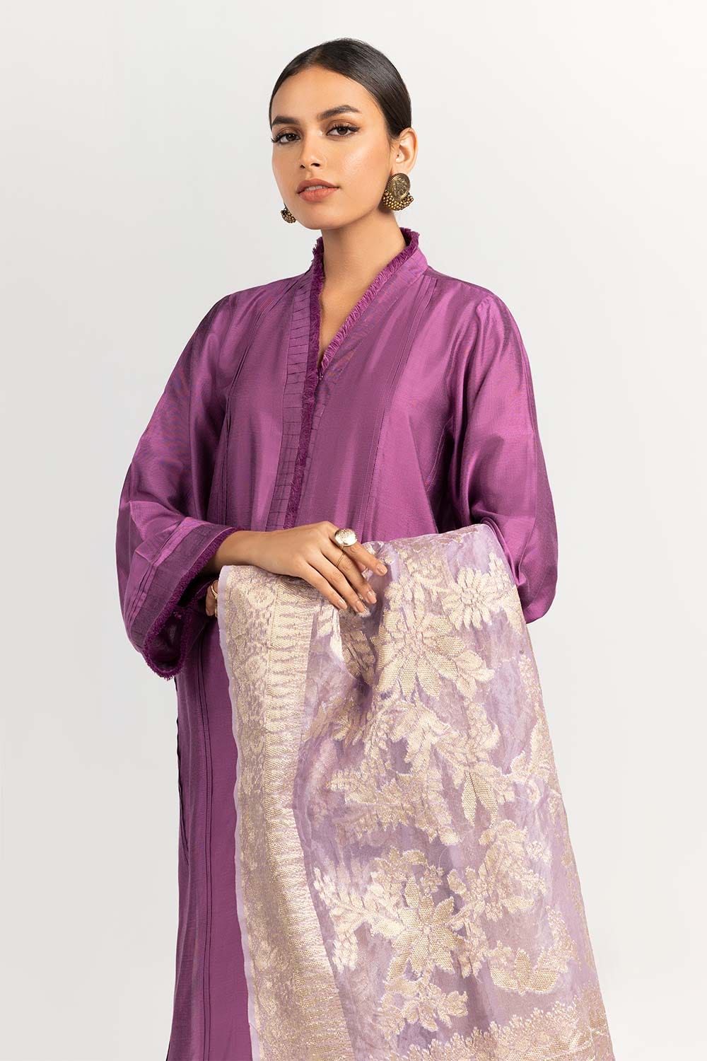 https://cdn.shopify.com/s/files/1/0706/3253/8159/files/glamour-22-07_3.jpg?v=1758377008