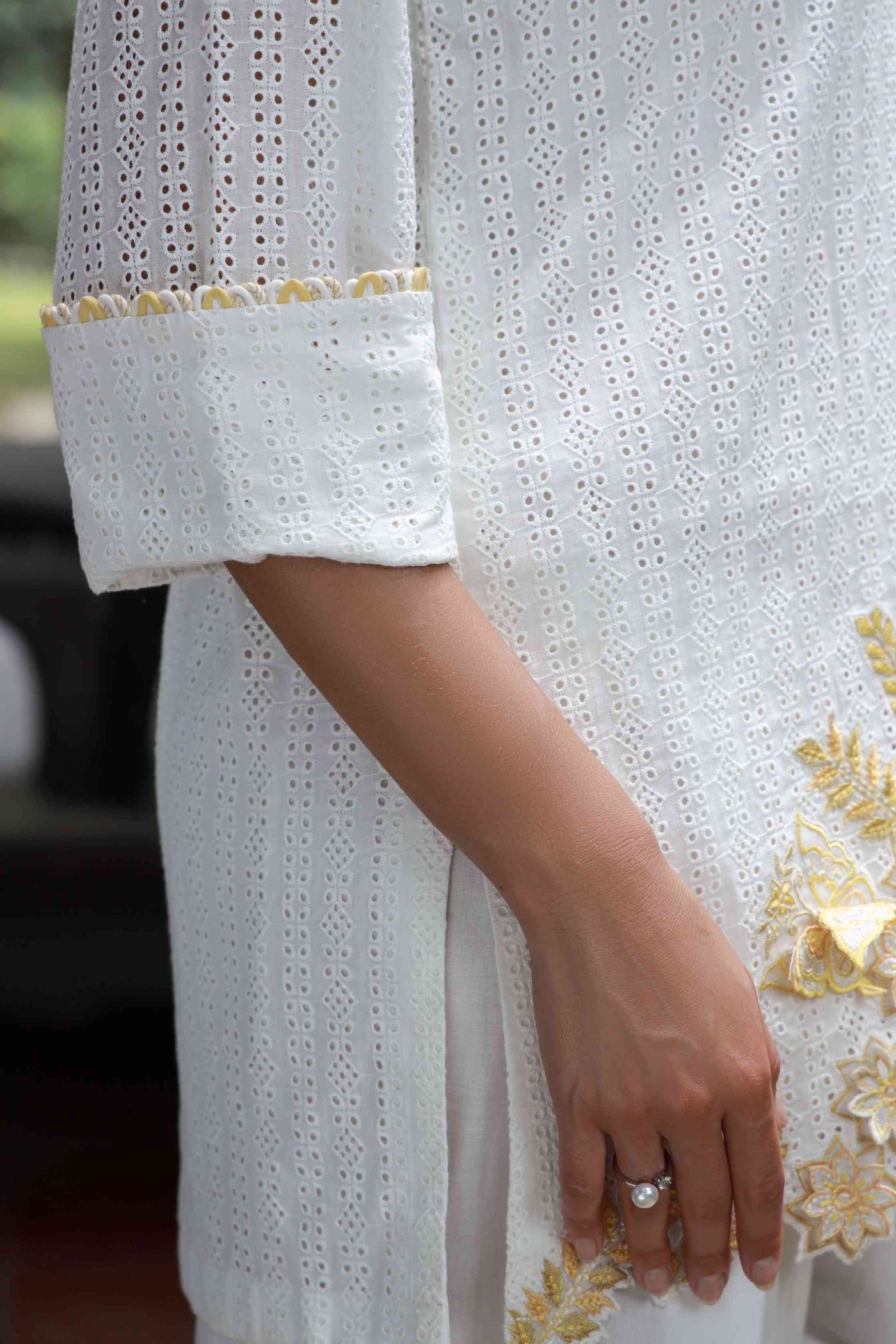 https://cdn.shopify.com/s/files/1/0663/9616/0233/files/goldenpearl_4.jpg?v=1770374275