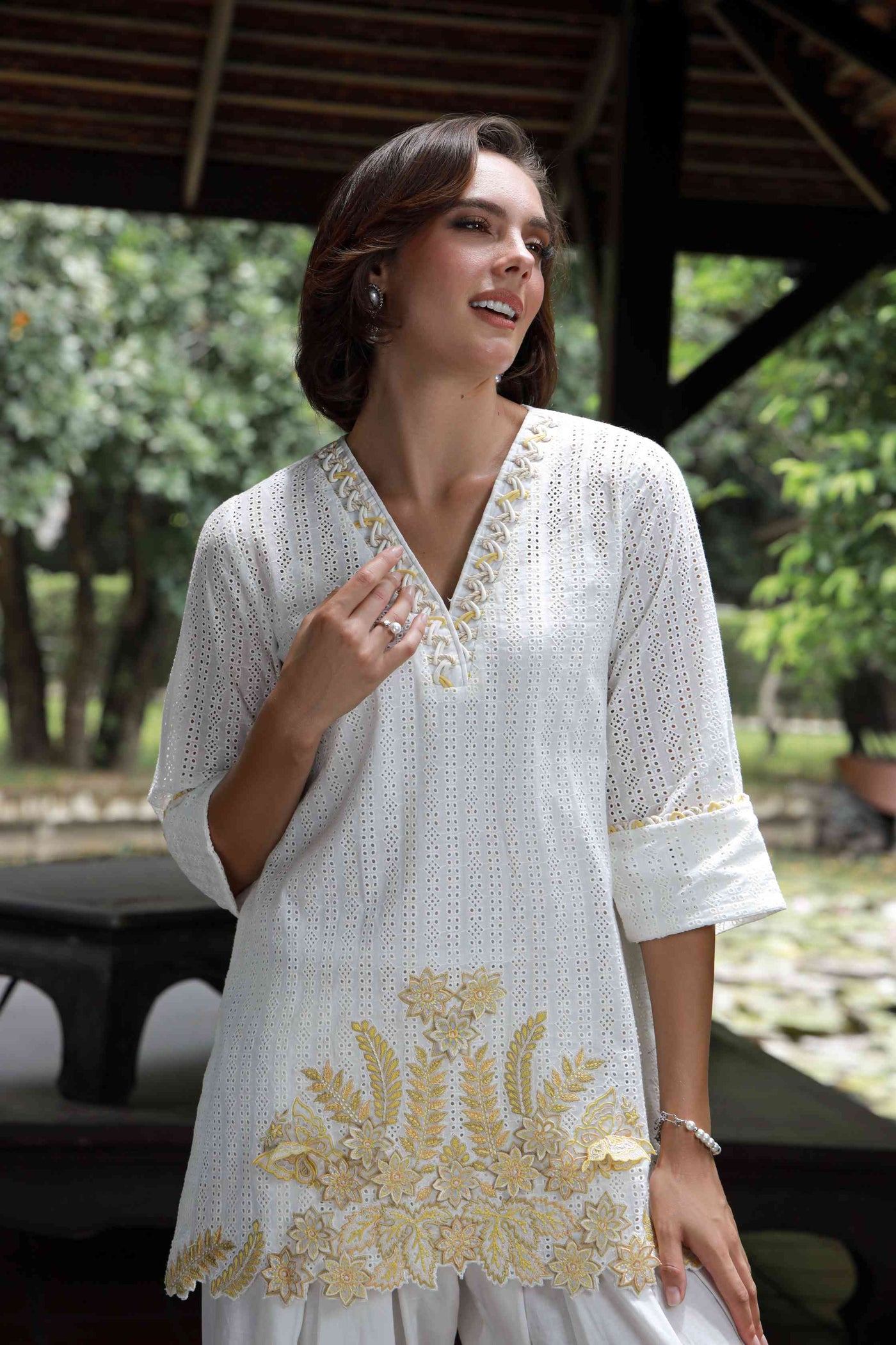 https://cdn.shopify.com/s/files/1/0663/9616/0233/files/goldenpearl_8.jpg?v=1770374275