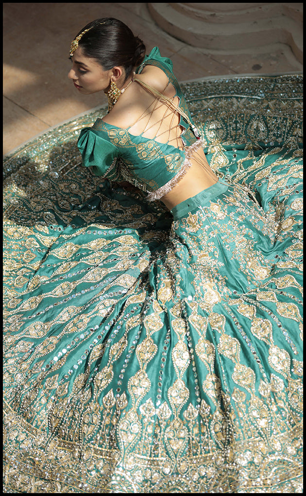 https://cdn.shopify.com/s/files/1/0560/5431/7229/products/green-bridal-formals-727065.jpg?v=1664394305