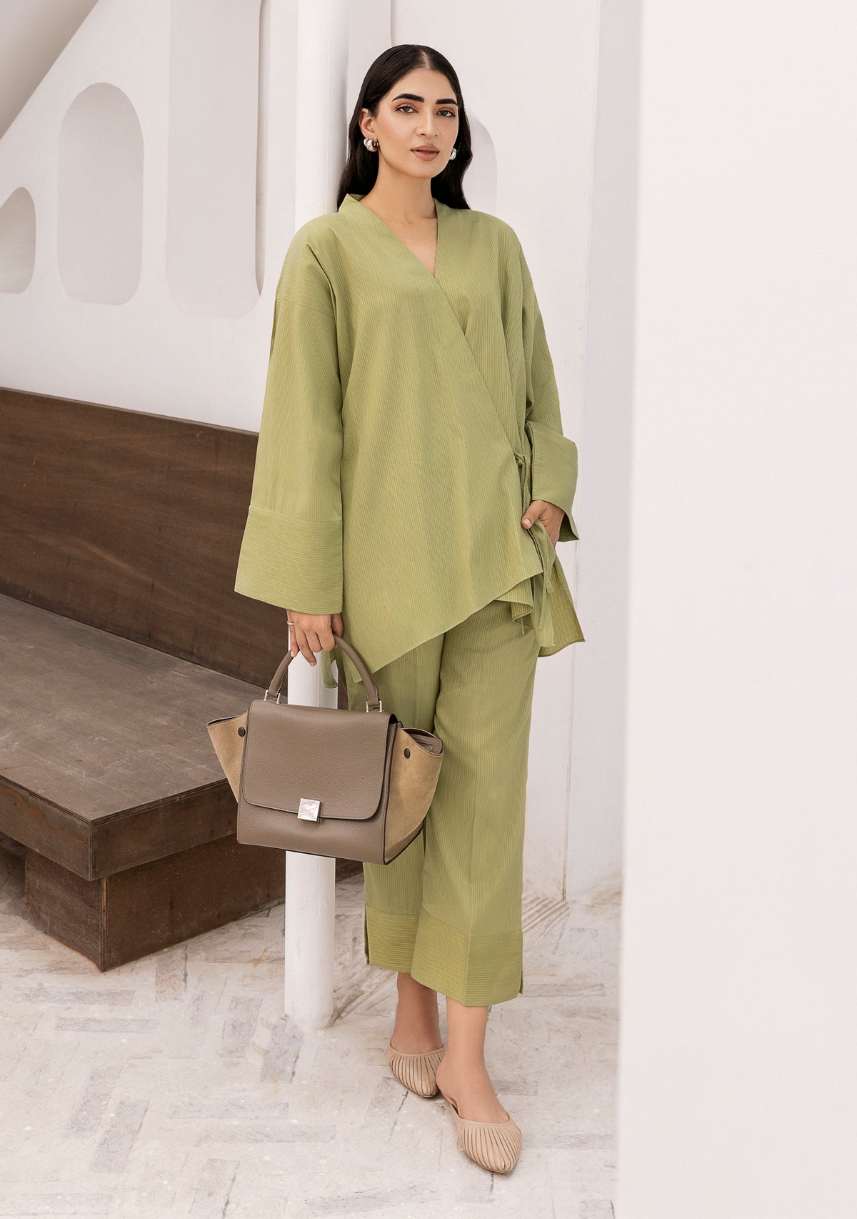 https://cdn.shopify.com/s/files/1/0676/8177/9968/products/green1_b539f090-dc0d-4aa4-9dd2-b89869906109.jpg?v=1708639094
