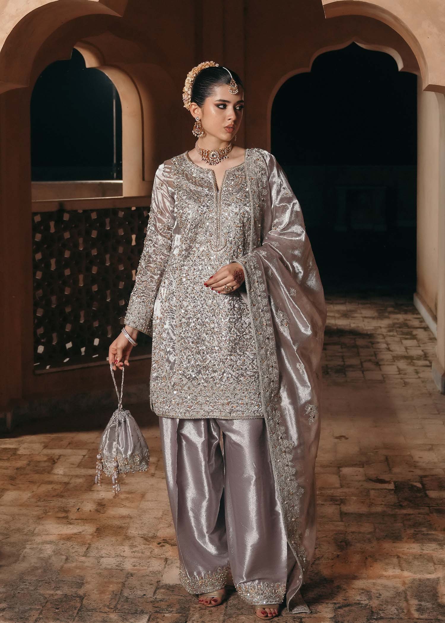 Gulnaar - Ready To Shi