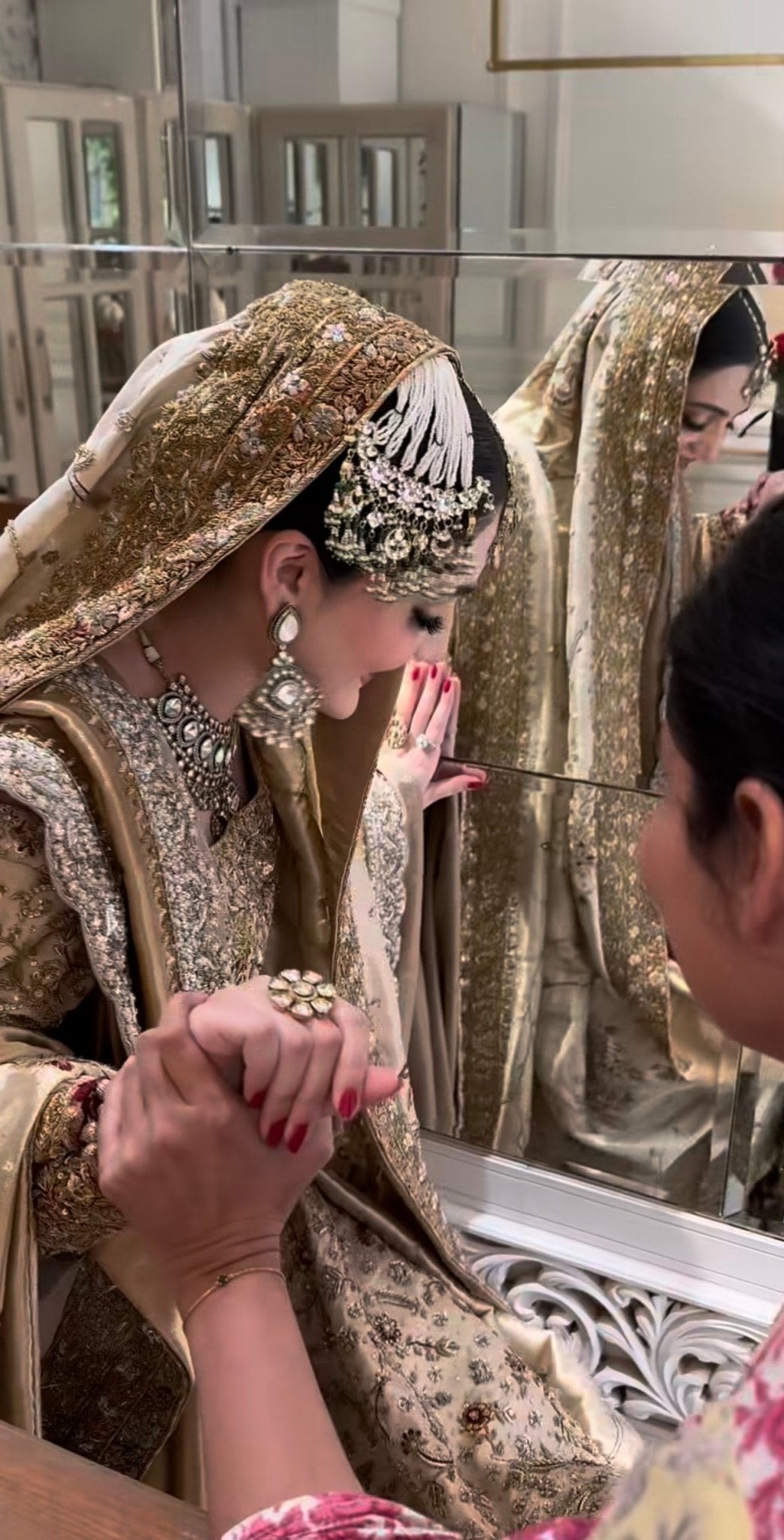 Haris Shakeel – Maharani Ivory Gold Style
