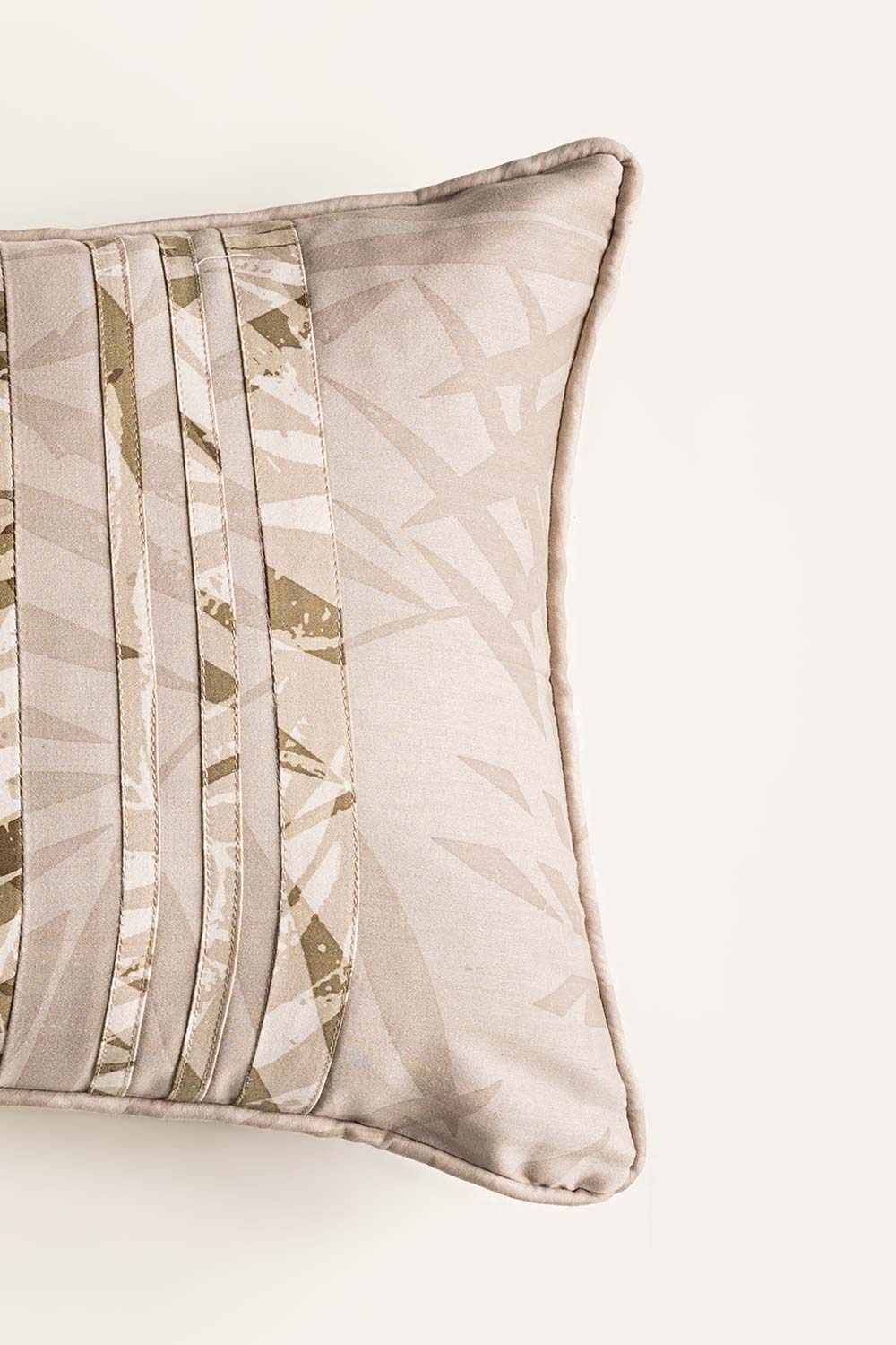 https://cdn.shopify.com/s/files/1/0706/3253/8159/files/hatchleaf_t-200_deck_cushion_cover_2.jpg?v=1758373515