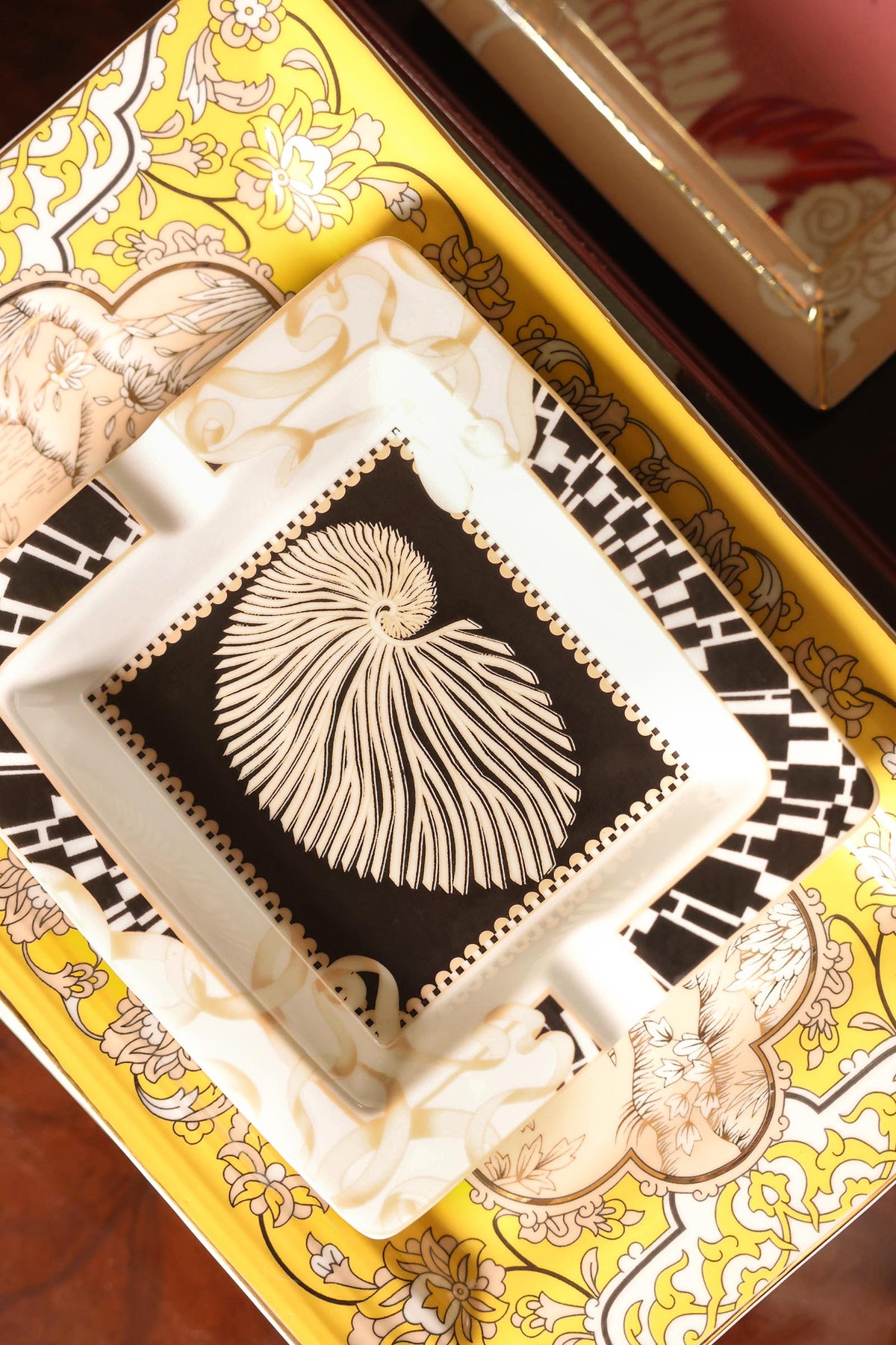 Mono Swirl Ash Tray