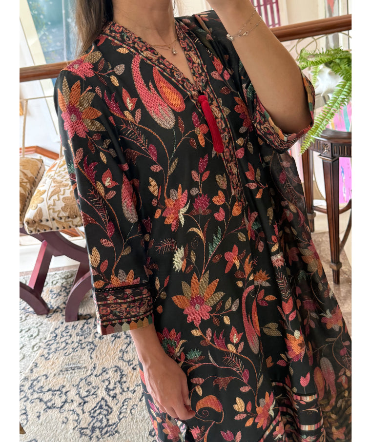 Black Kaani Shawl Print