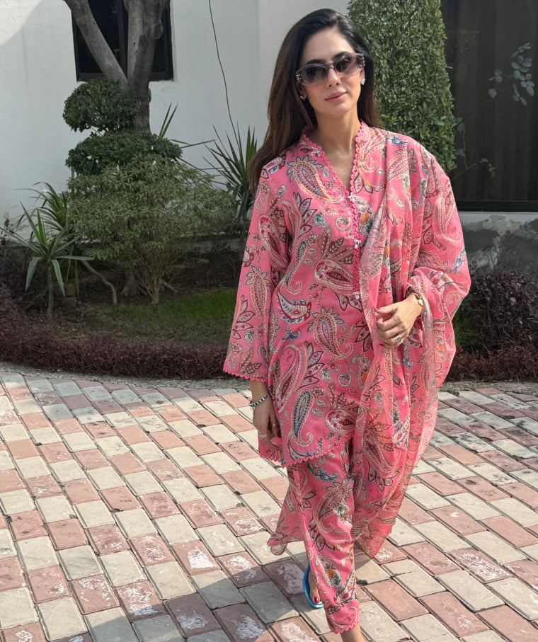 https://cdn.shopify.com/s/files/1/0580/8010/0412/files/humadilnawaz-coral-paisley-fusion-05.jpg?v=1770751072