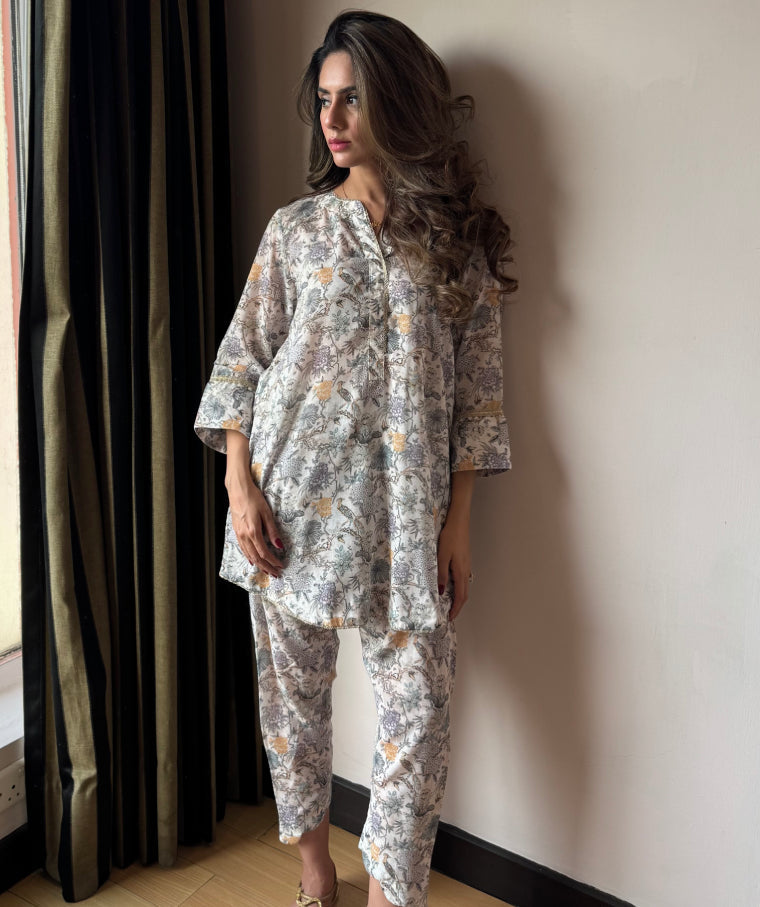 Ivory Chinoiserie (Unstitched)