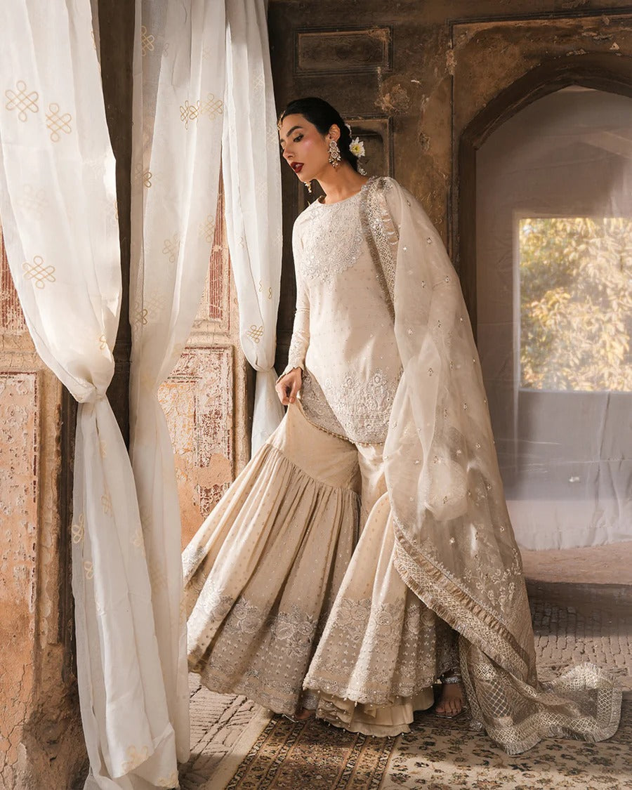 Faiza Saqlain – Devina Style