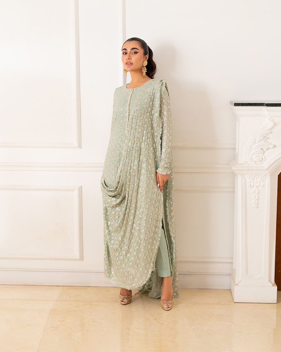 https://cdn.shopify.com/s/files/1/0923/1931/8403/files/inara-festive-edit25-by-alizay-saad-243626_0857de07-aa49-48f5-bb6d-8854f6a816bb.jpg?v=1756725108