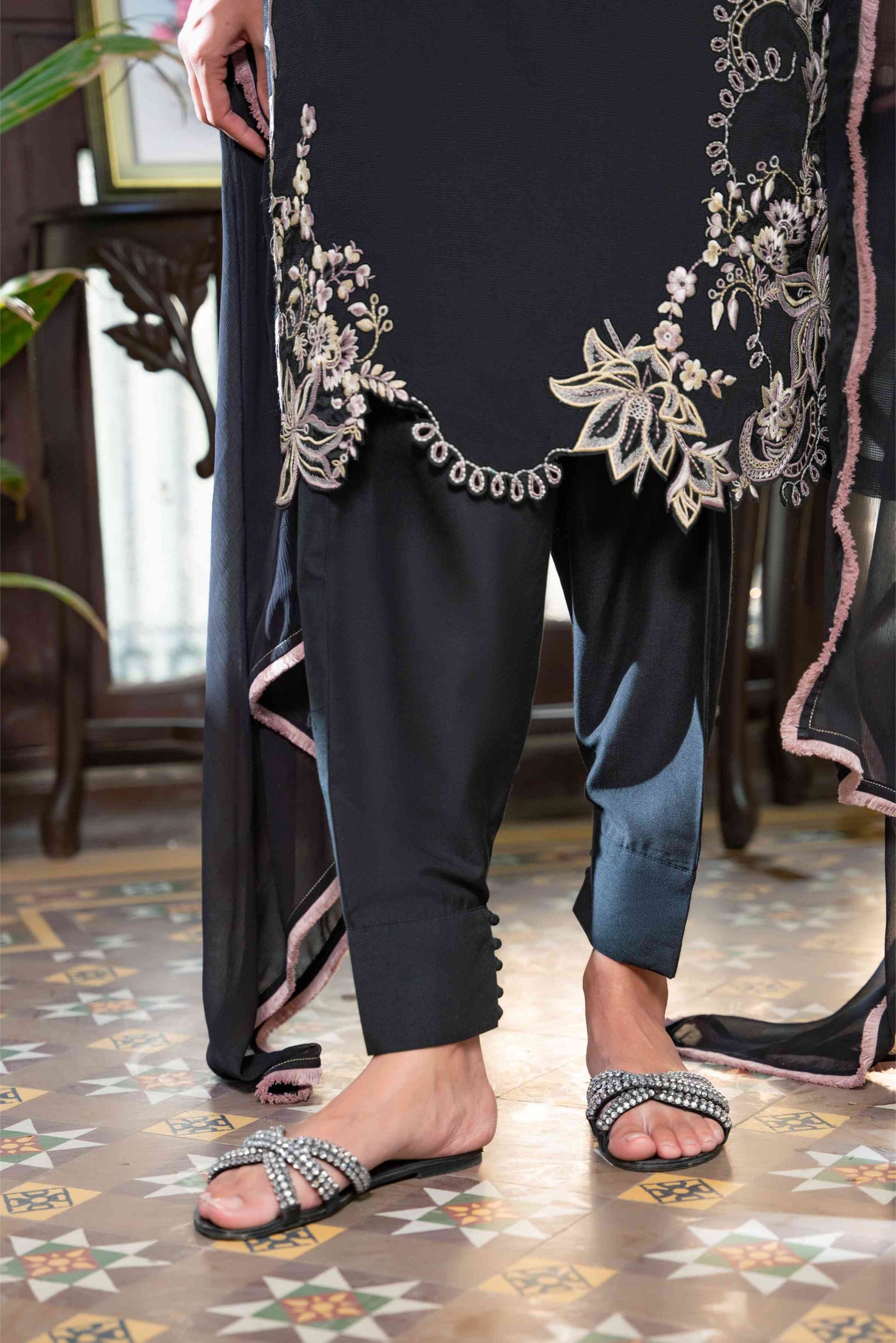 https://cdn.shopify.com/s/files/1/0663/9616/0233/files/inknoir_8.jpg?v=1772120836