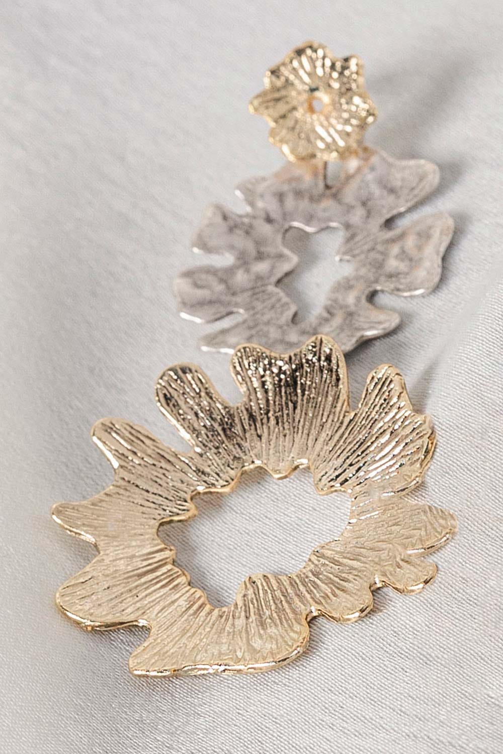 https://cdn.shopify.com/s/files/1/0706/3253/8159/files/inverted_flower_earrings_ifa-er-031_3.jpg?v=1758371145