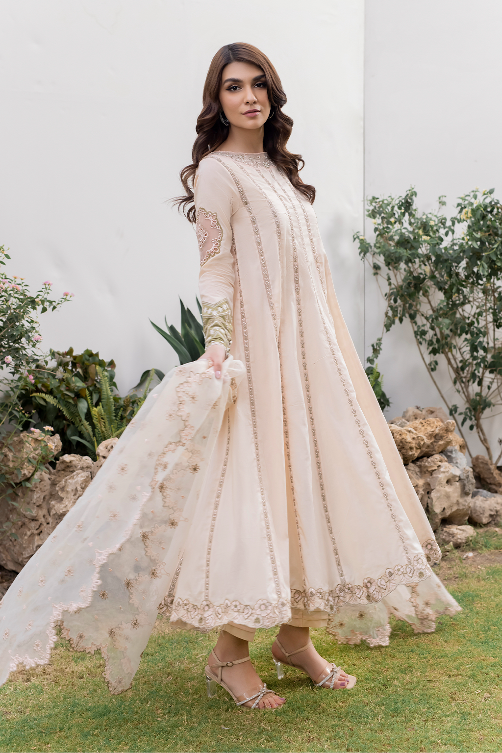 IP-189 Embroidered Lawn