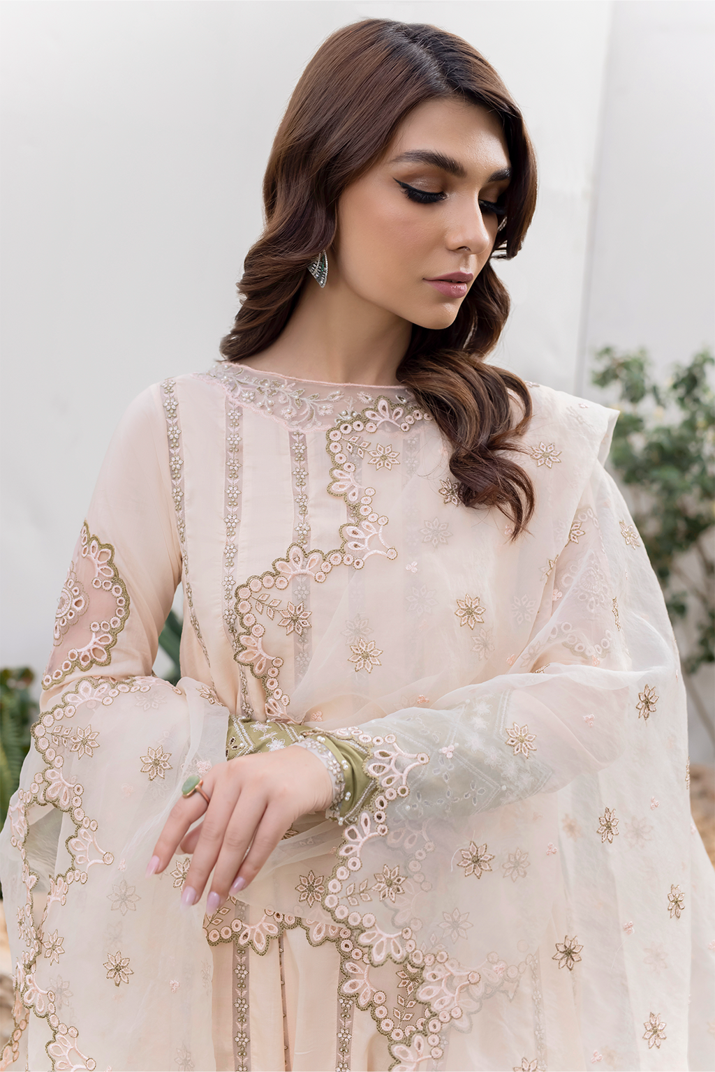 IP-189 Embroidered Lawn