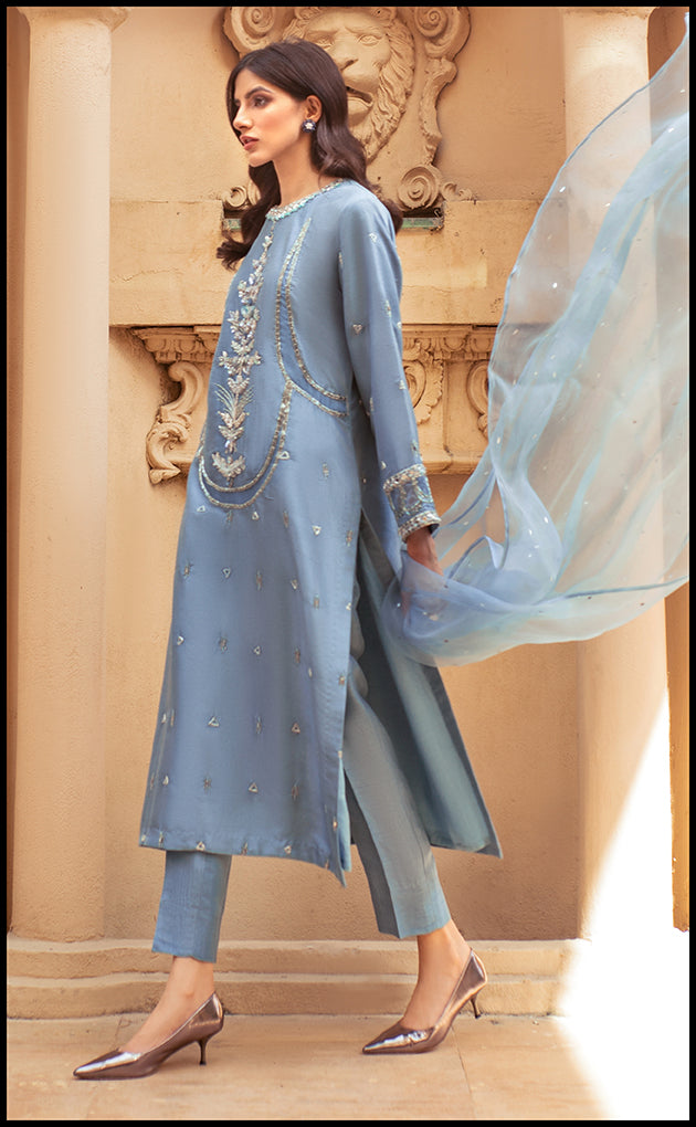 https://cdn.shopify.com/s/files/1/0560/5431/7229/products/iris-blue-luxury-964475.jpg?v=1664398035