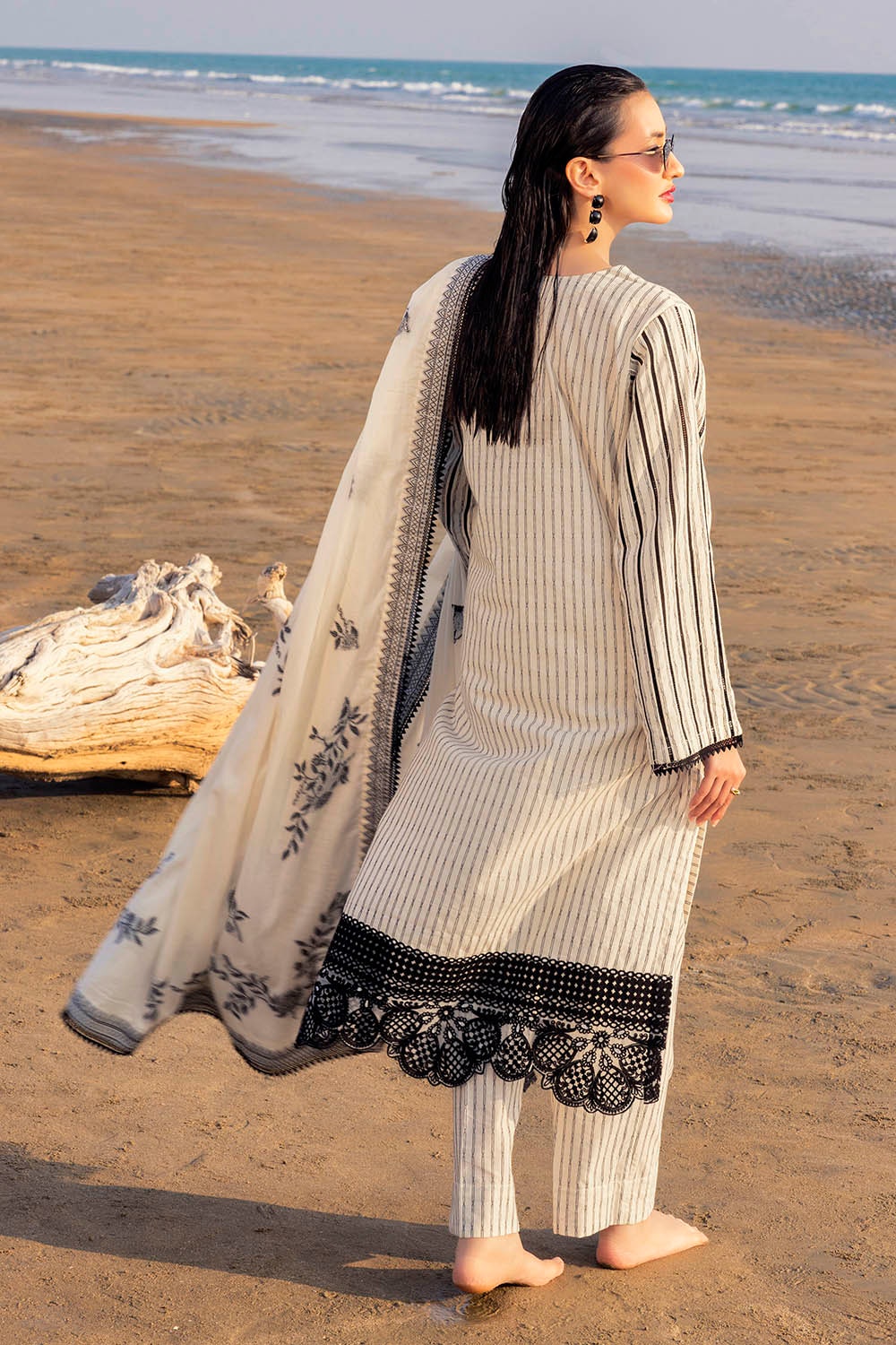 3 Piece Unstitched Embroidered Jacquard Suit With Jacquard Dupatta