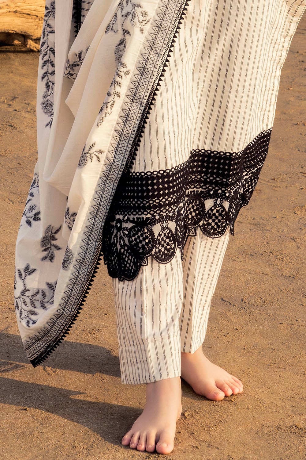 3 Piece Unstitched Embroidered Jacquard Suit With Jacquard Dupatta