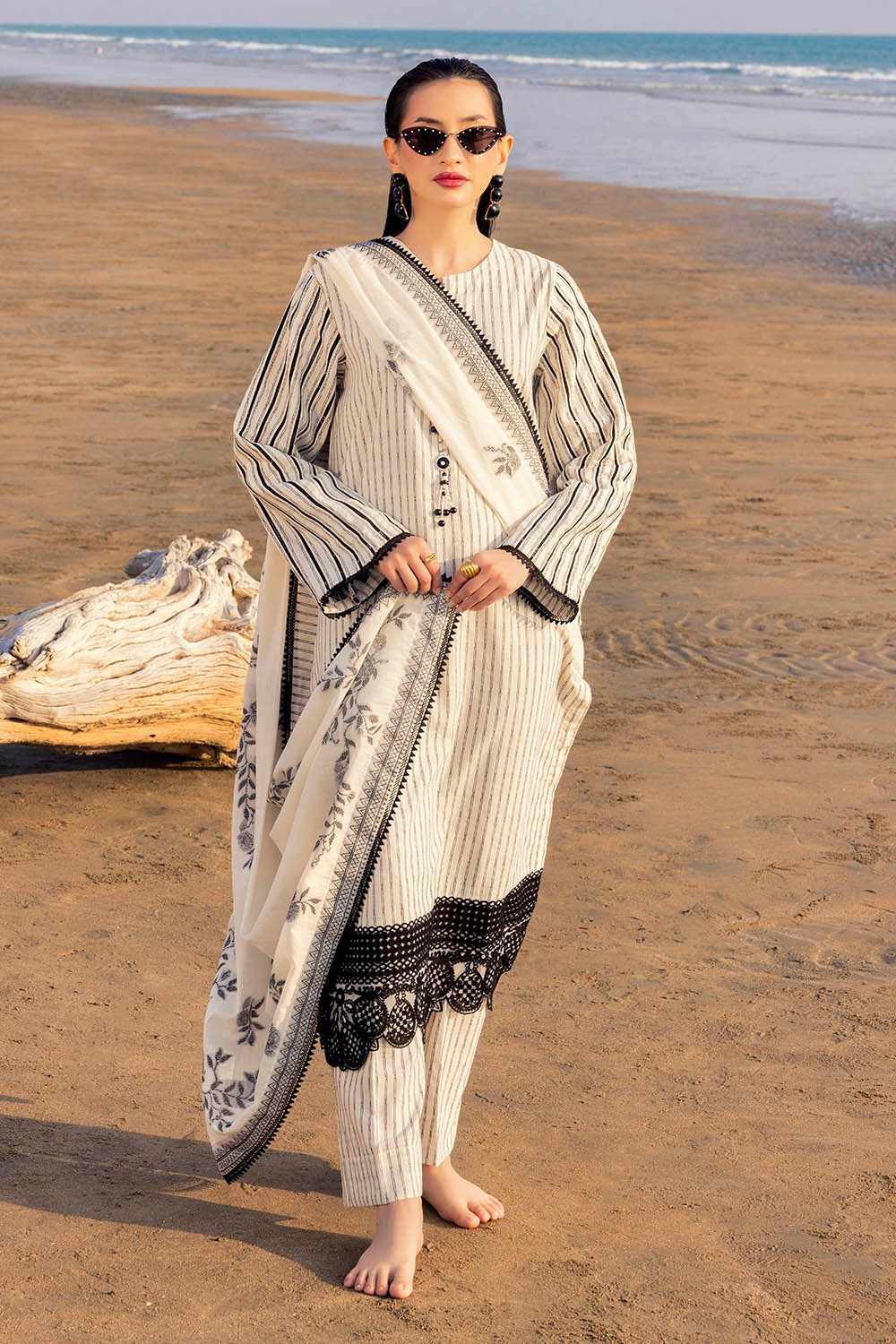 3 Piece Unstitched Embroidered Jacquard Suit With Jacquard Dupatta