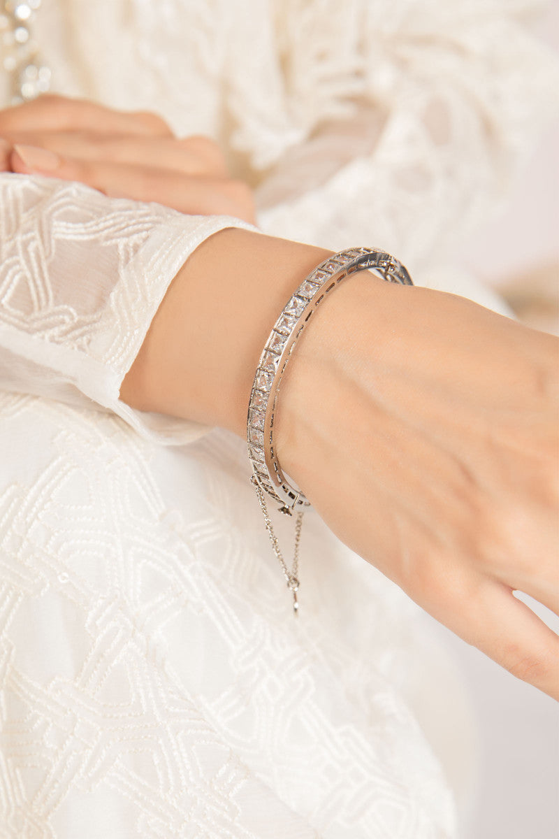 https://cdn.shopify.com/s/files/1/0620/8788/9062/products/jch-003-white_zircon.jpg?v=1672341008