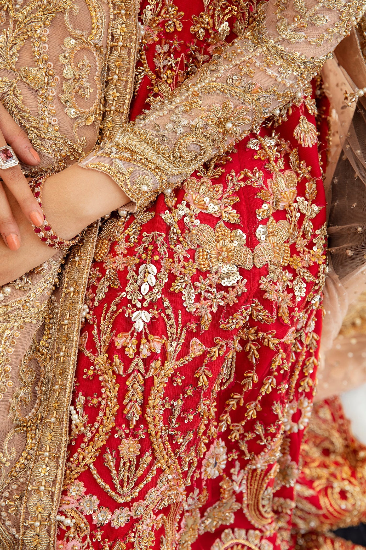 https://cdn.shopify.com/s/files/1/0523/4327/5696/products/kahlo-pakistani-bridal-lehnga-mysie-5.jpg?v=1758018046