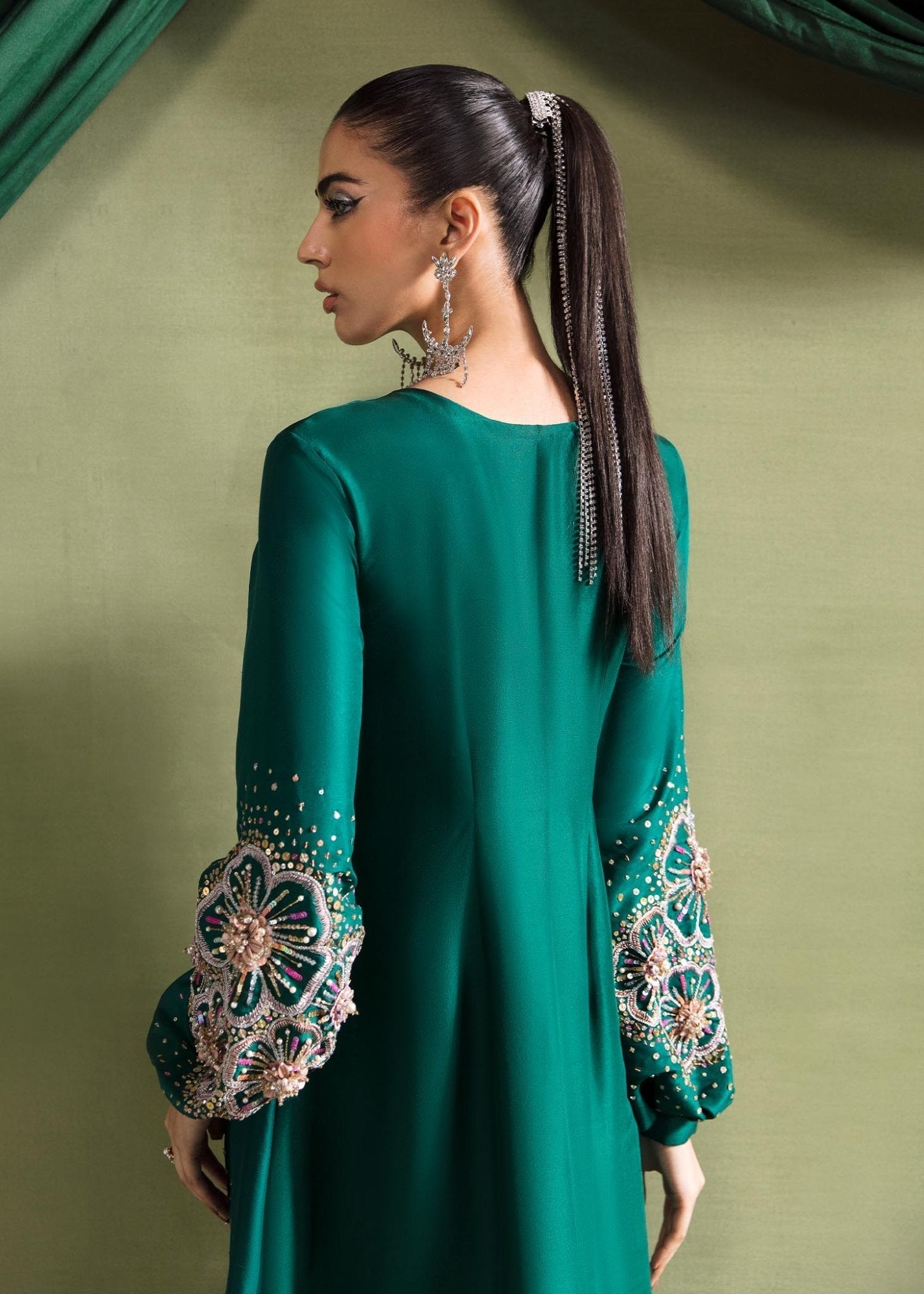 Kanwal Malik – Olivia Style